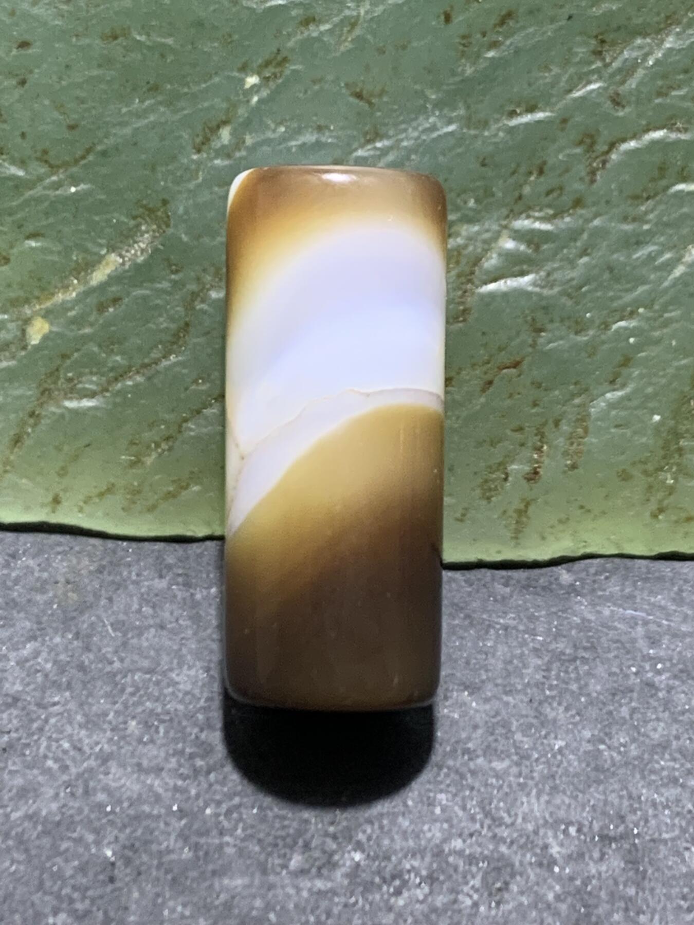 缠丝玛瑙通货直桶，桶珠一个，