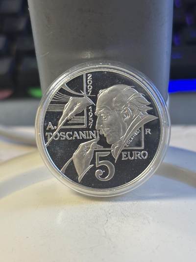 第194期拍卖 - 圣马力诺2007年指挥家大提琴家托斯卡尼尼纪念银币，925银，18克，有氧化