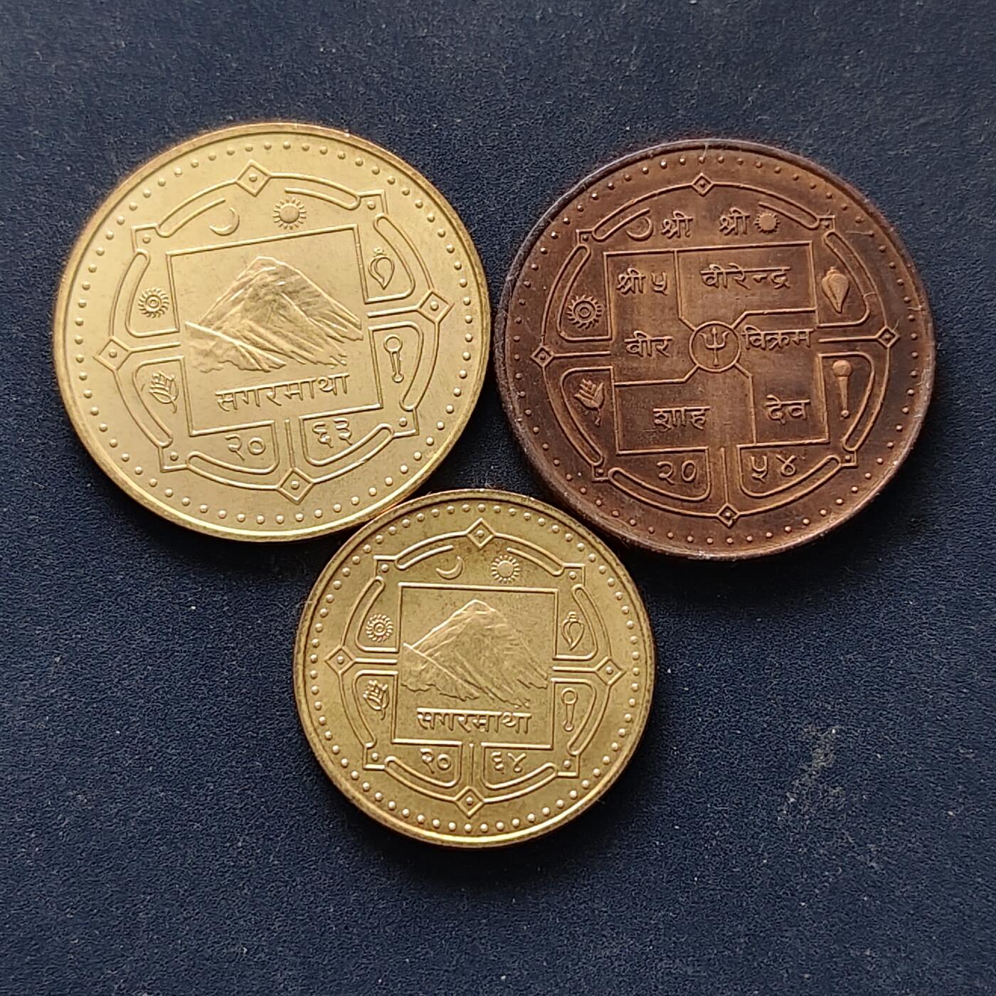 【全场包邮】纯粹捡漏拍514场 尼泊尔1997-2009年好品相散币3枚一组