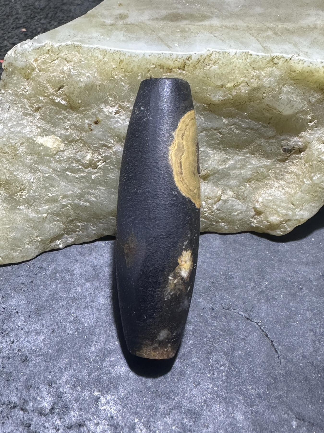 亚光蓝玉髓原皮天眼纹九眼页岩天珠一颗！