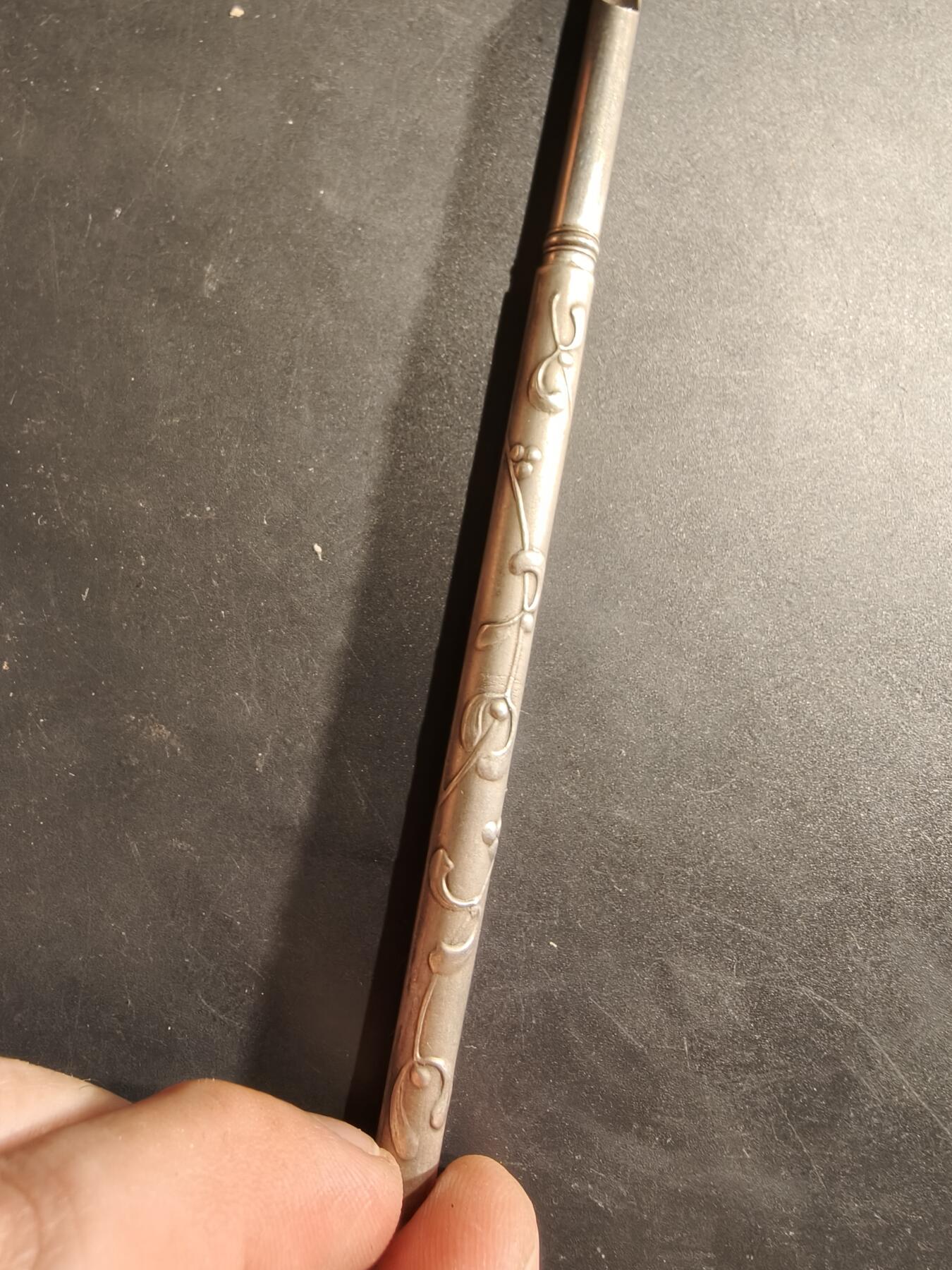 老王徽章第188期 法国文房四宝原盒    新艺术风格    野猪头银标    35.4g      拆信刀+蘸水笔杆+蜡笔封