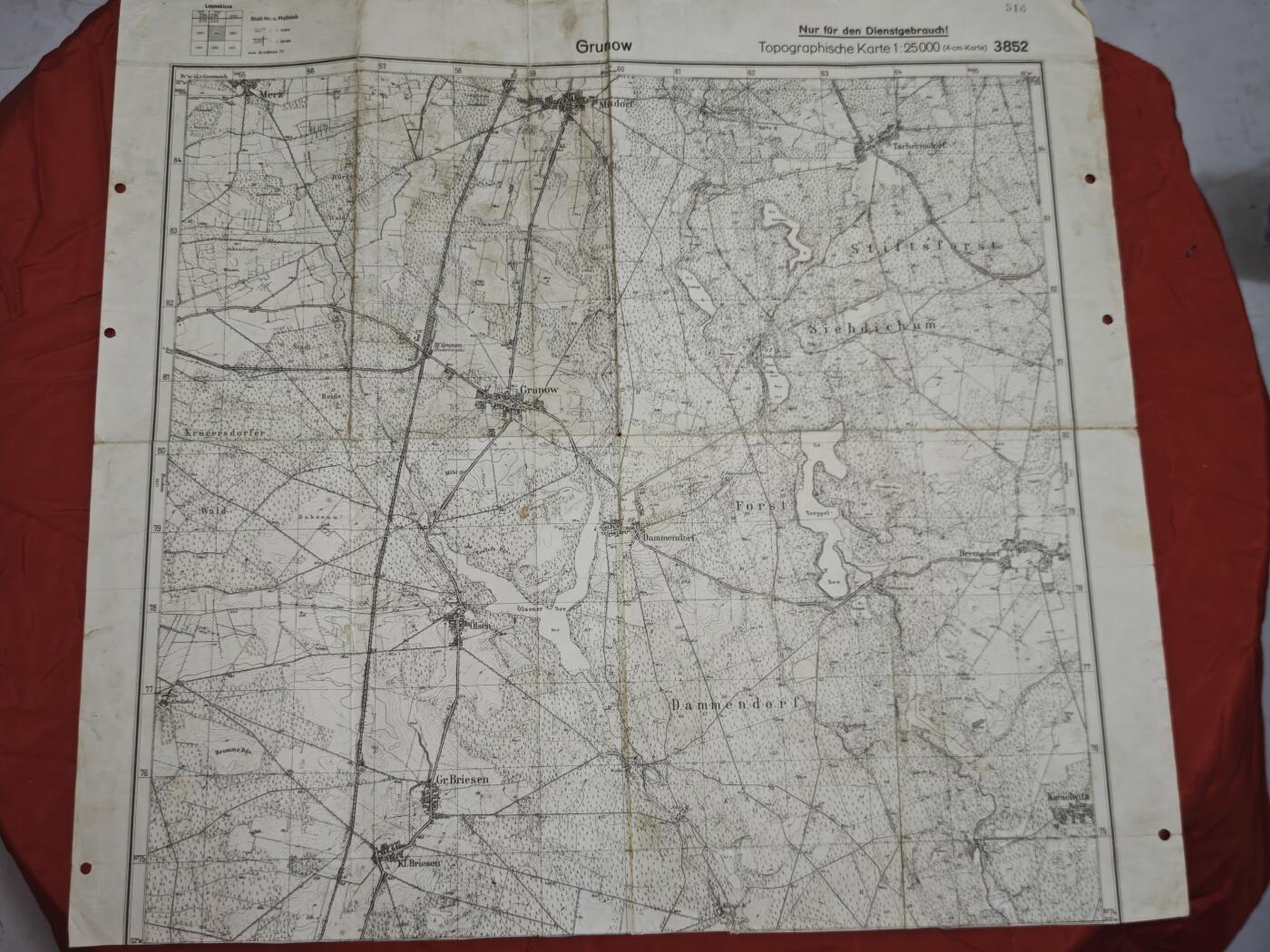橙子收藏第六期 德波边境二战时期地图  格鲁诺（Grunow）及周边（米克斯多夫、大/小布里森等）位于德国勃兰登堡州东部乌克马克县，紧邻二战时期的德波边境，地处柏林东北部、德波走廊西侧，是东线边境的战略缓冲与交通节点，也是德军东线防御的重要外围区域。