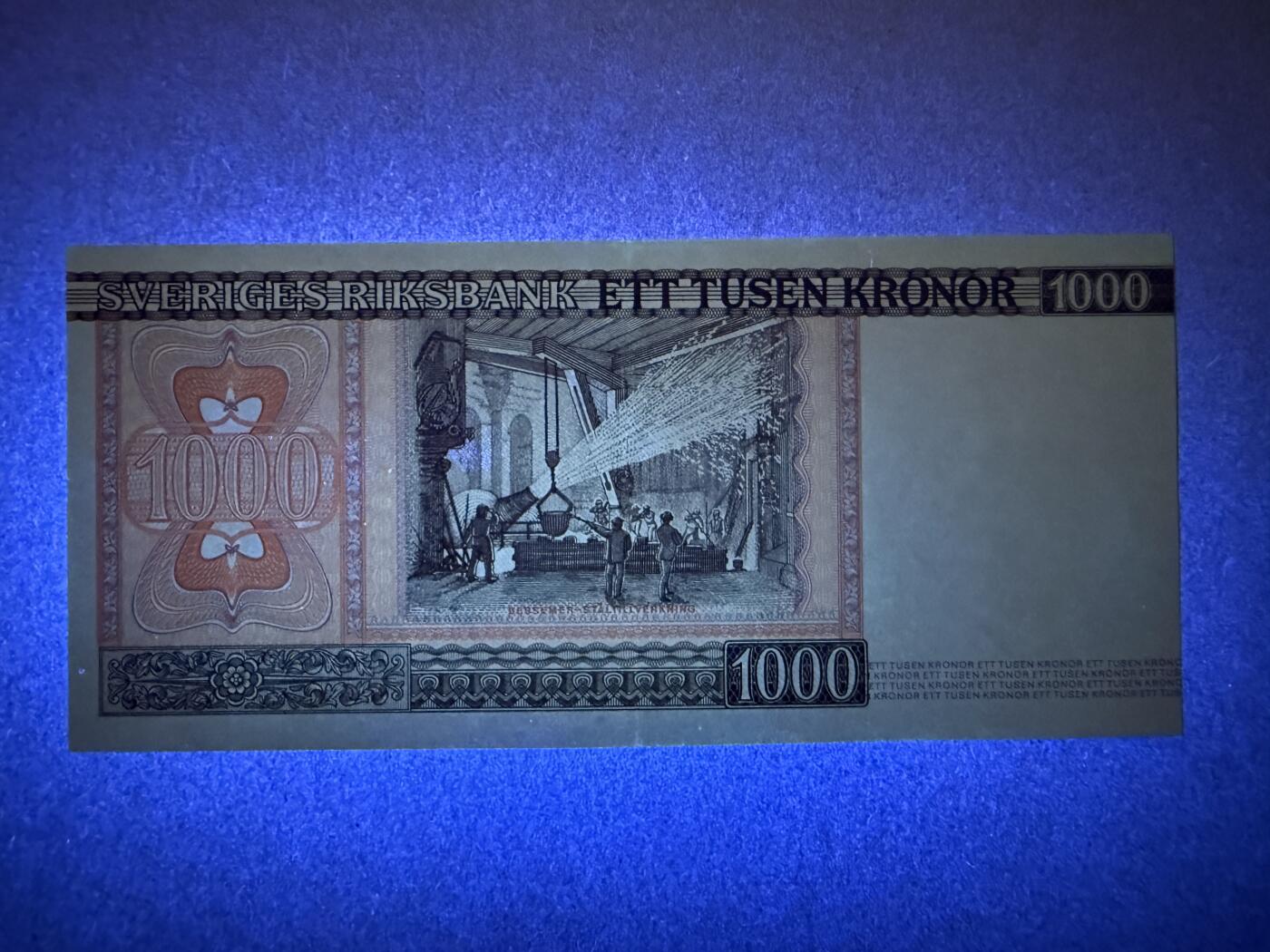 《艾美收藏》第237期-3.22周日外币强钞白金场 瑞典1000克朗 AU 1986年 瑞典国王卡尔十四世 稀少版本 有道不明显的暗折(肉眼几乎不可见) 无47