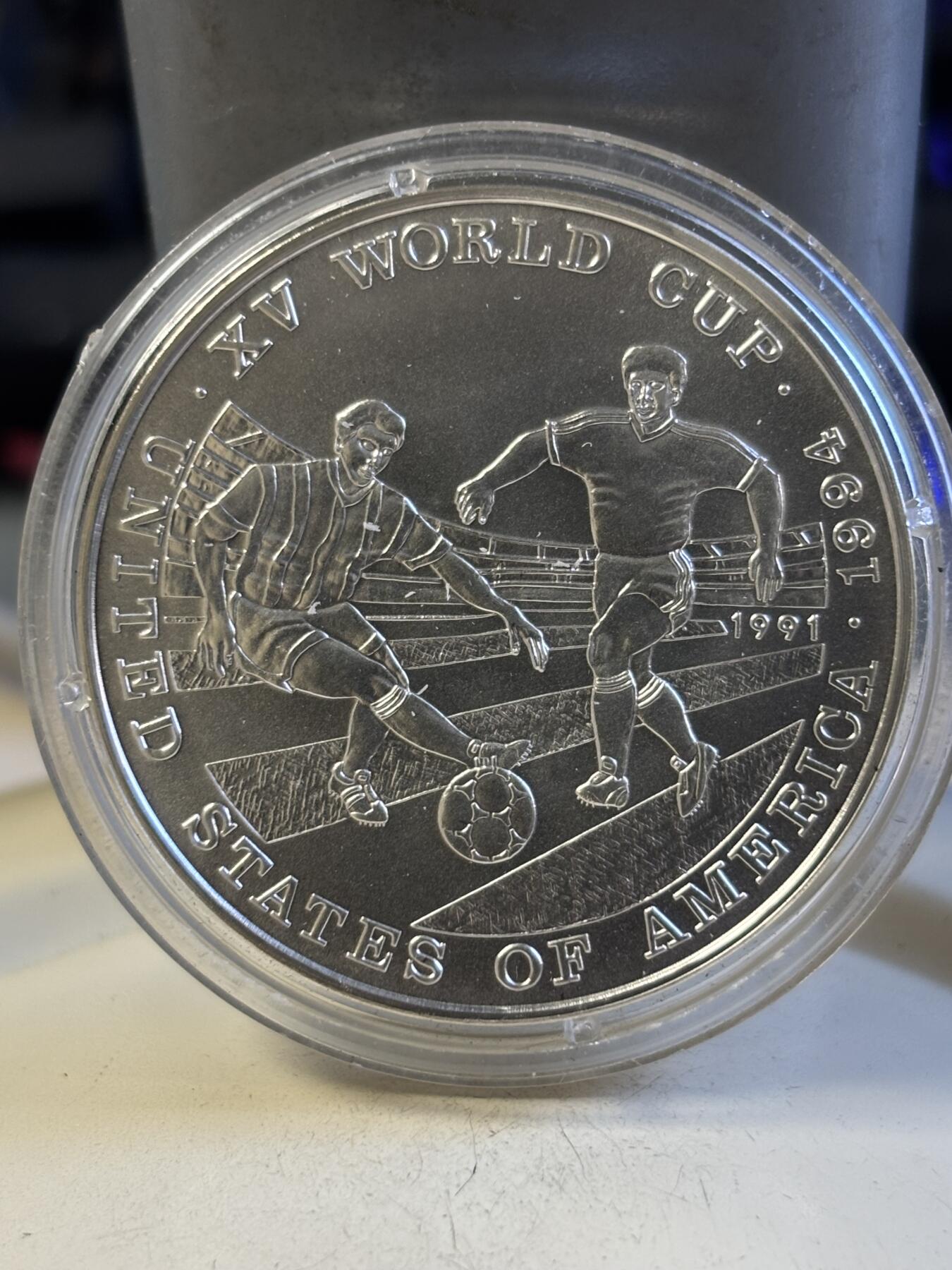 第194期拍卖 阿富汗1994年世界杯纪念银币，12克，999银，38毫米