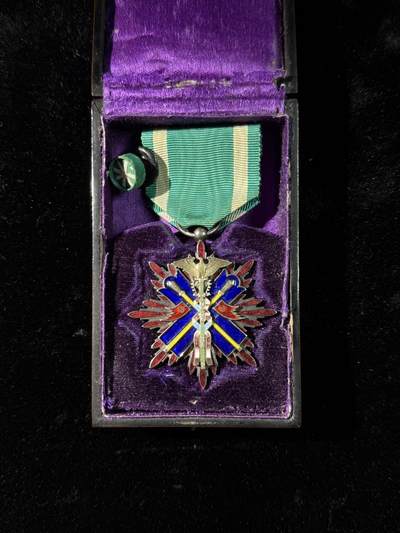 戎马世界章牌大赏，第112期 - 功五级金鸱章