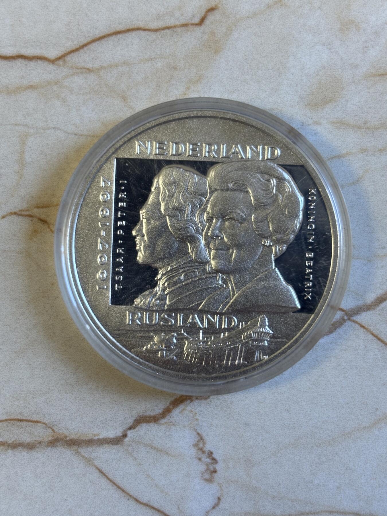 第194期拍卖 荷兰1997年名人系列彼特大帝访问荷兰纪念大银币，925银，25克，有氧化