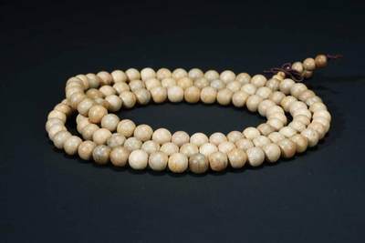 上海都达杂项专场90【全场包邮】  天然奶香木0.8圆珠多圈手串69-350