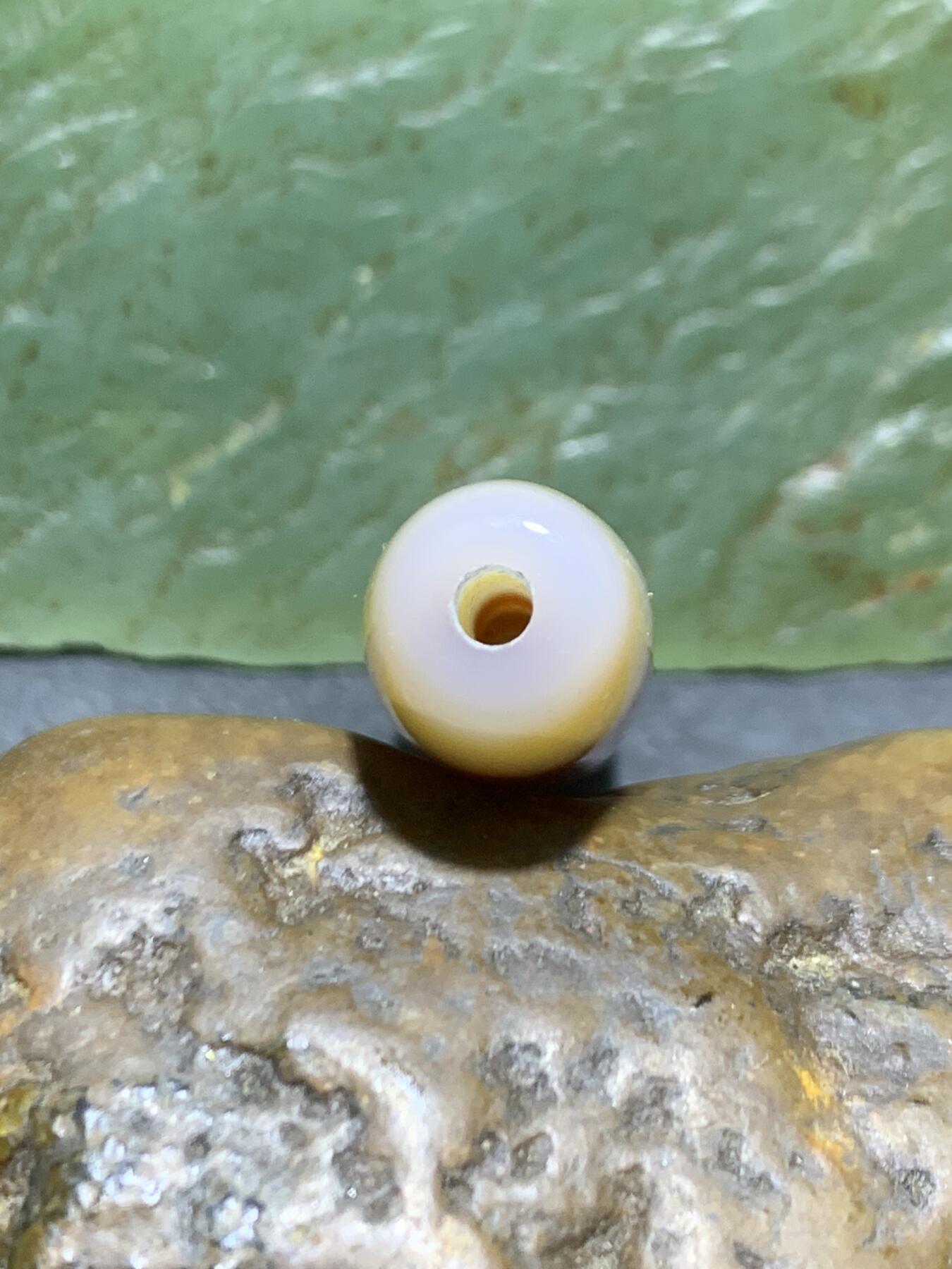 高玉化千层纹巴西玛瑙随形通货桶珠一个，