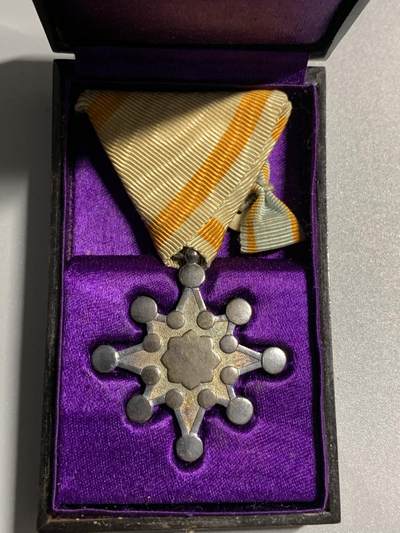 远东徽章小铺3月22日周日晚上9点结束 - 八等瑞宝