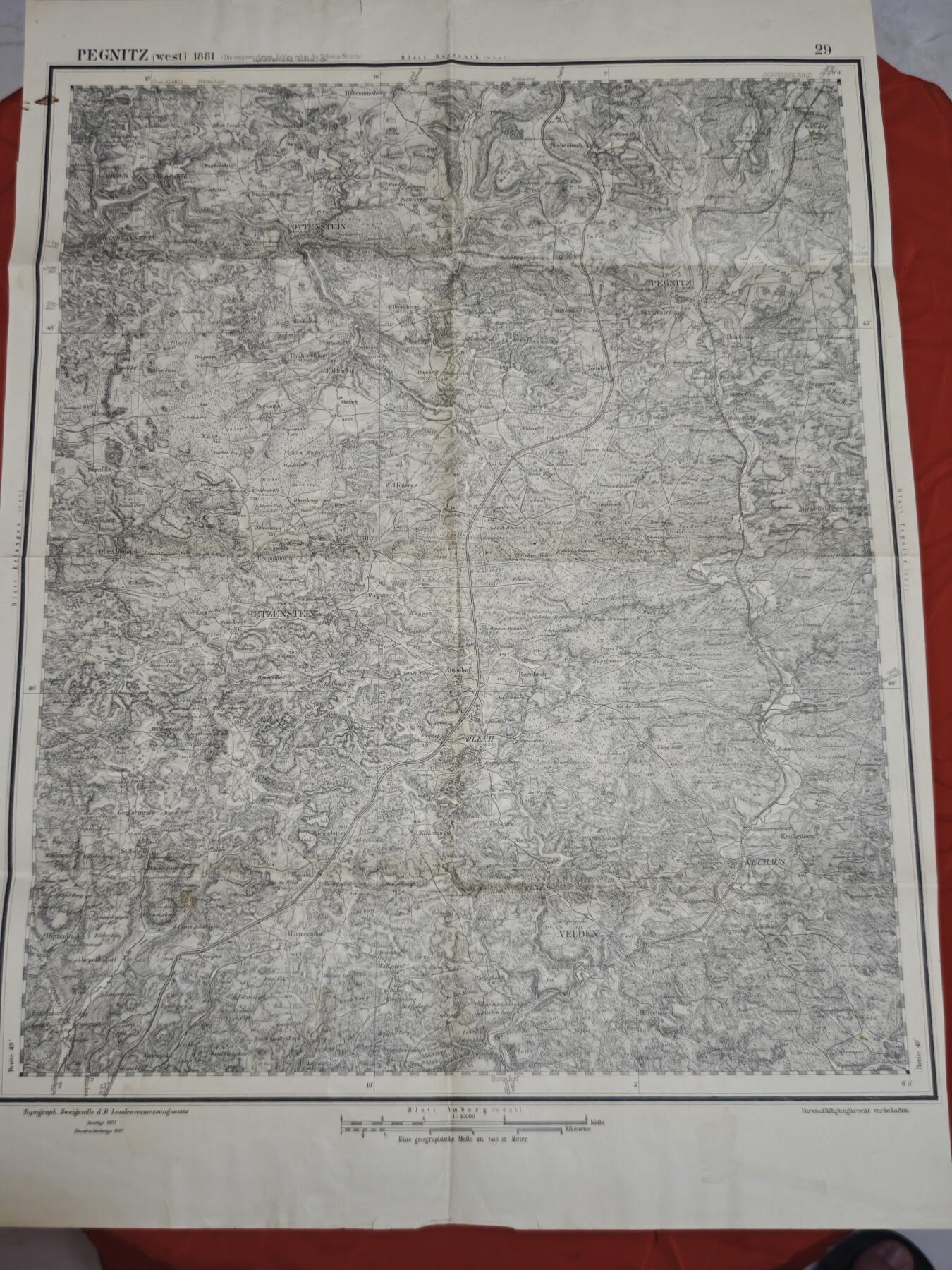 橙子收藏第六期  1881年巴伐利亚 佩格尼茨（西部）地形图  高精度地形图，既承载了19世纪末德国测绘科学的成就，也烙印了纳粹时期的军事扩张痕迹，更见证了二战末期盟军解放南德的历史进程，兼具地理、军事与文物三重价值。   