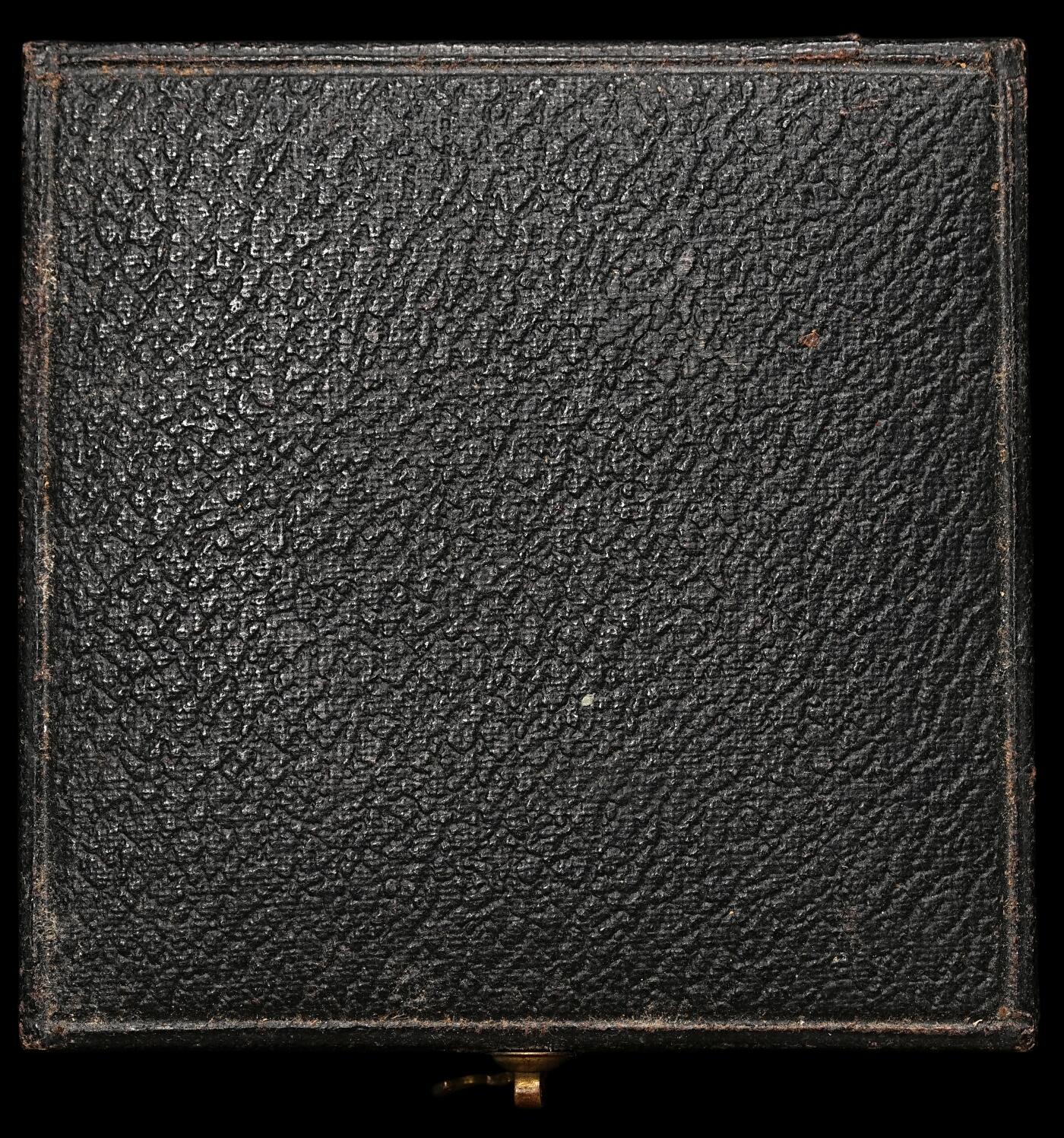 修遠堂世界钱币第108期 1911 年丹麦体育联合会（DIF）四龄犬 2000 米锦标赛铜质奖章，43.31mm，34.95g