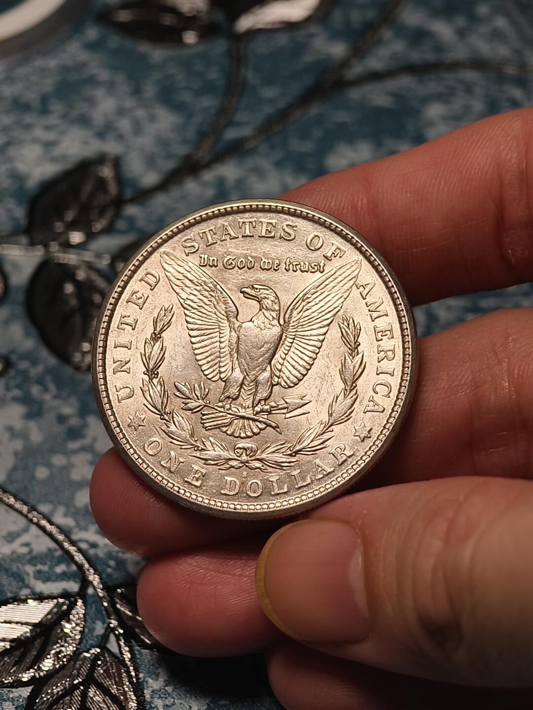 抚柳草堂-第十八期章牌钱币  奖章勋章限时免佣 满百包邮 放漏专场 1921美国摩根1美元大银币 重26.8g 状态非常好底板丝滑压力十足细节也很棒 几乎没有磨损