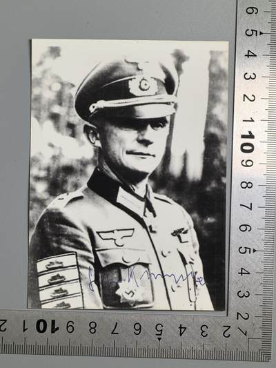 小驴勋章奖章收藏3月21日周六晚六点拍卖（珍爱和平，收藏战争，铭记历史，勿忘国耻，忠党爱国。有偿代拍，送拍规则在简介最后，参拍须阅读规则后再参拍，关系到运费包装发货时效真假辨别等关键信息，拍卖时不再发原图，看大图店主微信码在拍卖店铺介绍里） - 大德意志师 格哈德·科诺普卡战后签名照，获得金质近战勋章他是全军第一位获得者，三金获得者  金战伤 金德意志  金近战  超级狠人，材质有点像明信片那种纸质，请自辨