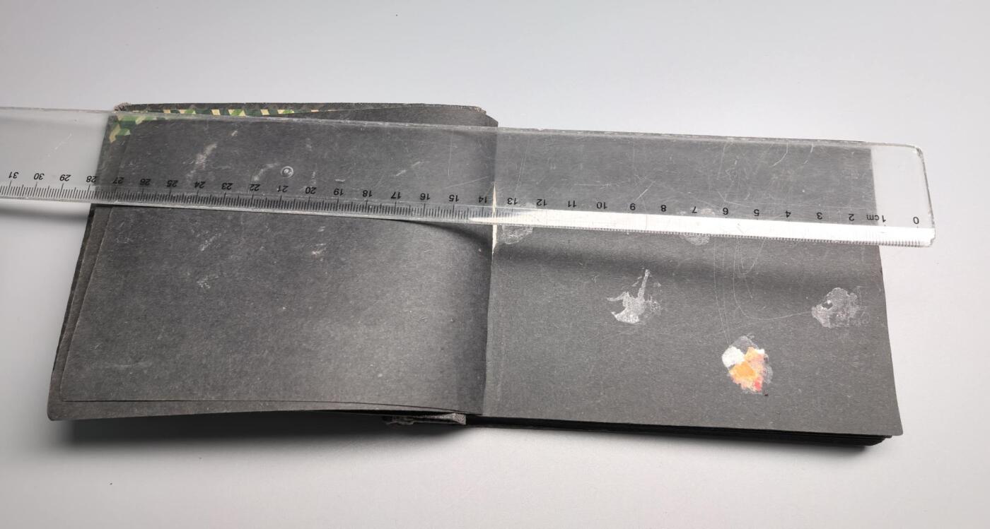 小驴勋章奖章收藏3月21日周六晚六点拍卖（珍爱和平，收藏战争，铭记历史，勿忘国耻，忠党爱国。有偿代拍，送拍规则在简介最后，参拍须阅读规则后再参拍，关系到运费包装发货时效真假辨别等关键信息，拍卖时不再发原图，看大图店主微信码在拍卖店铺介绍里） 我国53年发行相册，照片被拿出，空的