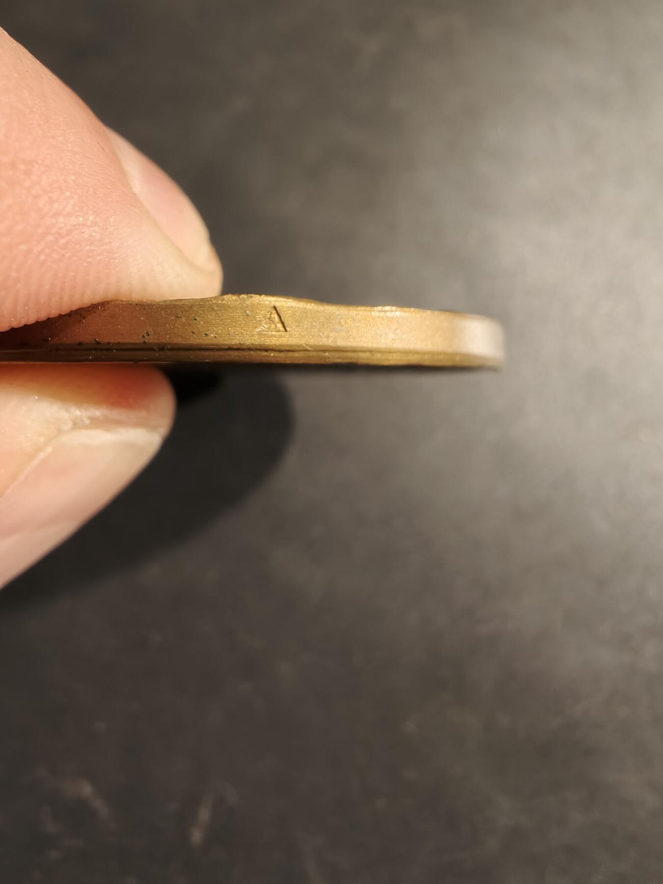 老王徽章第188期 法国1984年酒类批发贸易联合会大铜章     原盒     直径50mm     重量58.7g