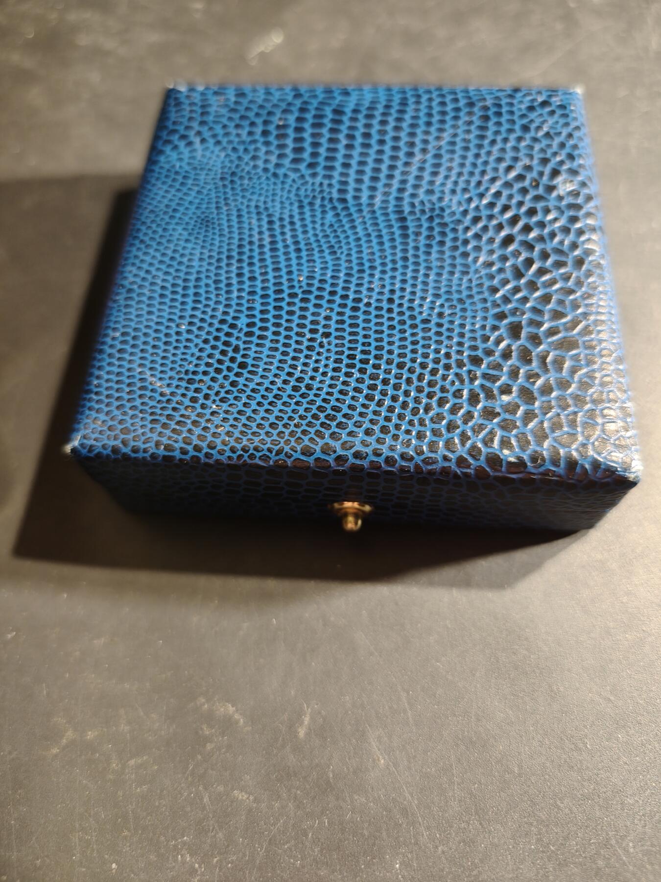 老王徽章第188期 法国福煦元帅军事奖章大铜章    原盒实发     直径50mm     重量77.1g