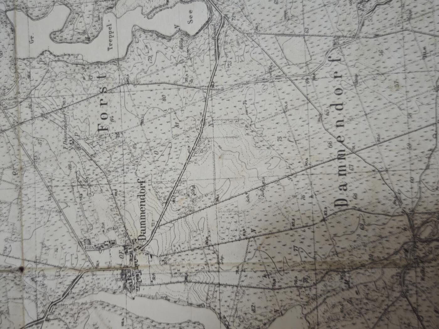 橙子收藏第六期 德波边境二战时期地图  格鲁诺（Grunow）及周边（米克斯多夫、大/小布里森等）位于德国勃兰登堡州东部乌克马克县，紧邻二战时期的德波边境，地处柏林东北部、德波走廊西侧，是东线边境的战略缓冲与交通节点，也是德军东线防御的重要外围区域。