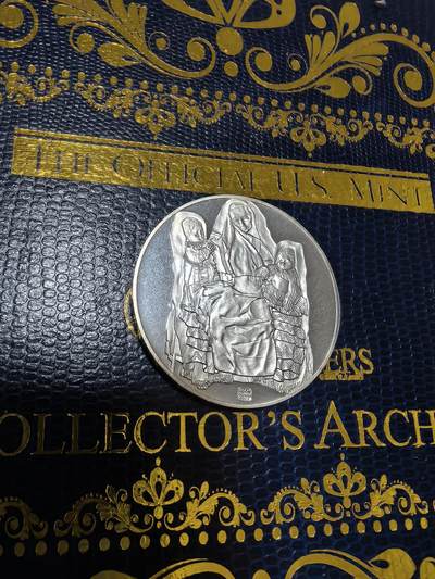 长老汇马年精选第十九场拍卖 1990奥地利表现主义画家埃贡·席勒《母亲和两个孩子》500先令精制银币，24克925银