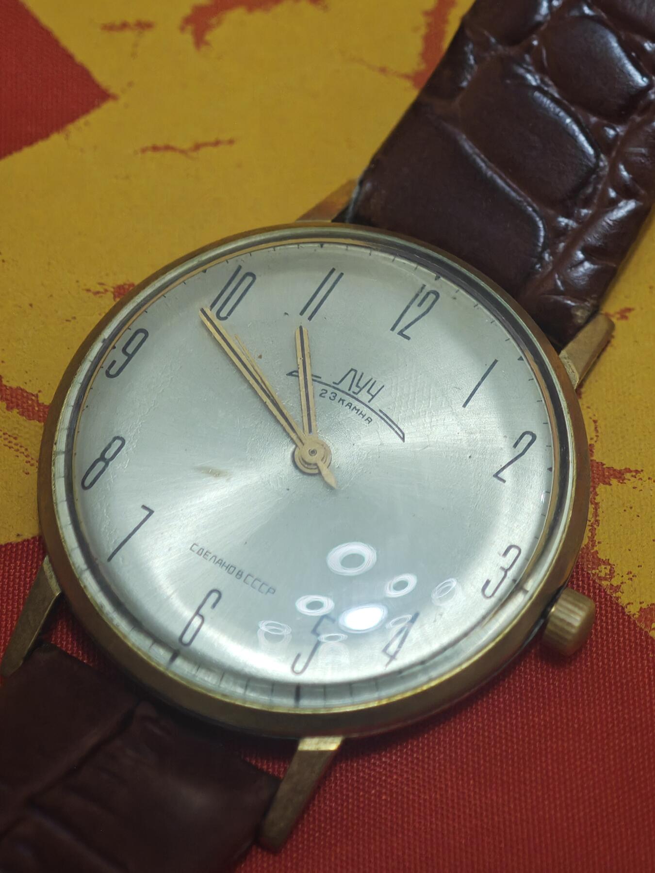 橙子收藏第六期 苏联“Луч（光线）”牌23钻镀金机械腕表，属于苏联民用机械表的经典款式，生产于20世纪中后期（多为60-80年代）