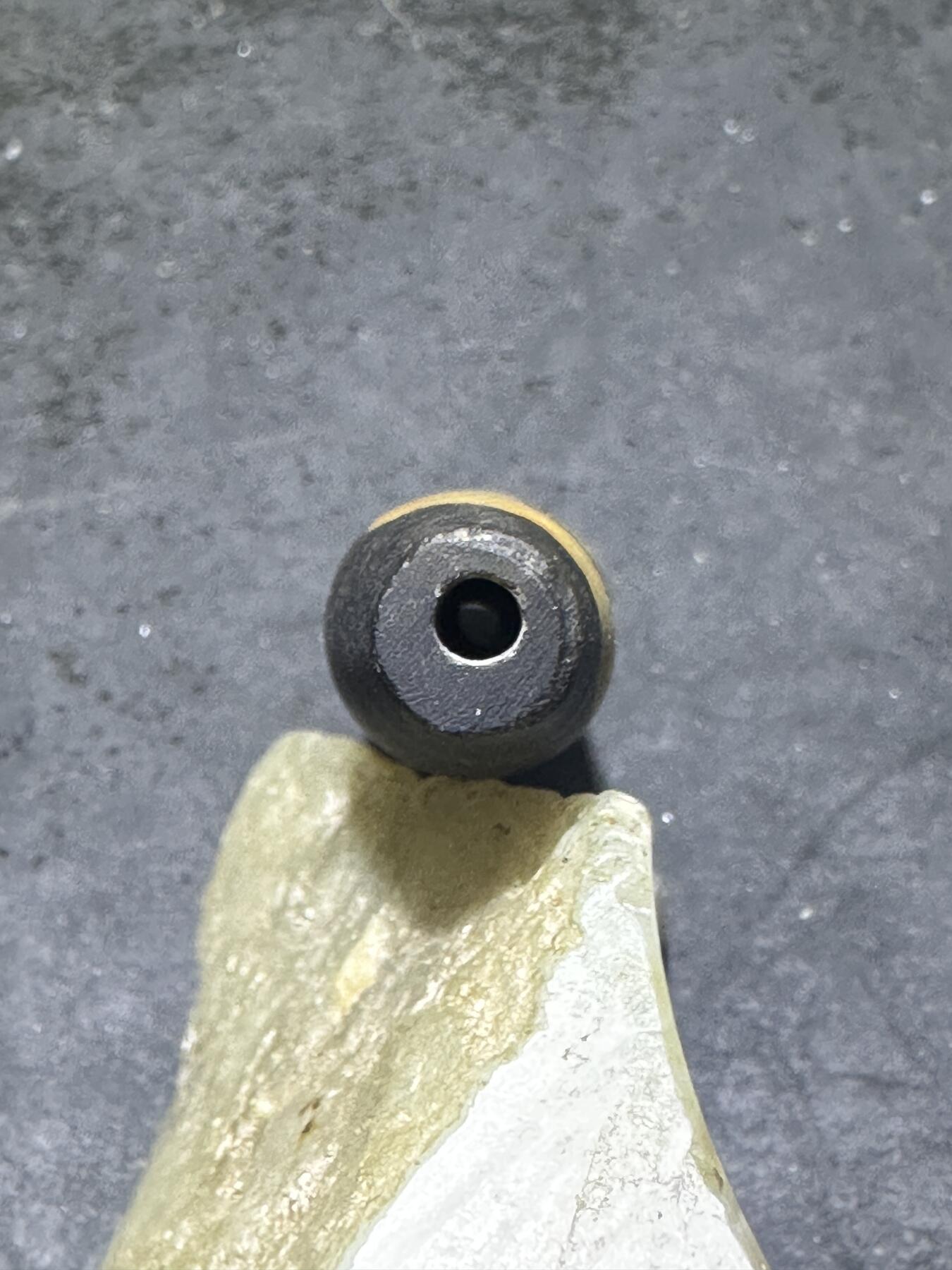 亚光蓝玉髓原皮天眼纹九眼页岩天珠一颗！