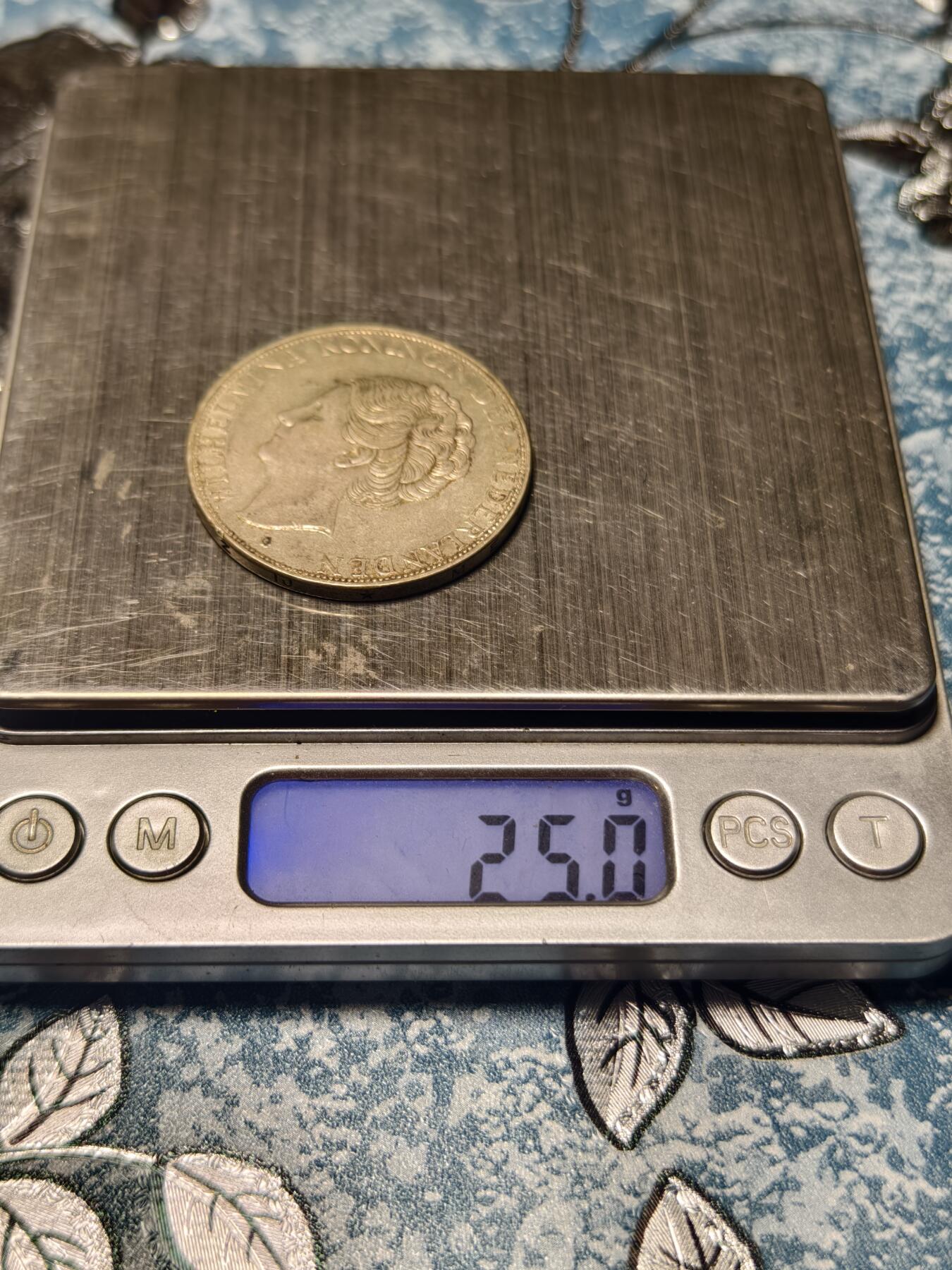 抚柳草堂-第十八期章牌钱币  奖章勋章限时免佣 满百包邮 放漏专场 1933荷兰王国2.5GULDEN银币 威廉敏娜女王 重25g 极美品老包浆 女王发丝清晰压力十足