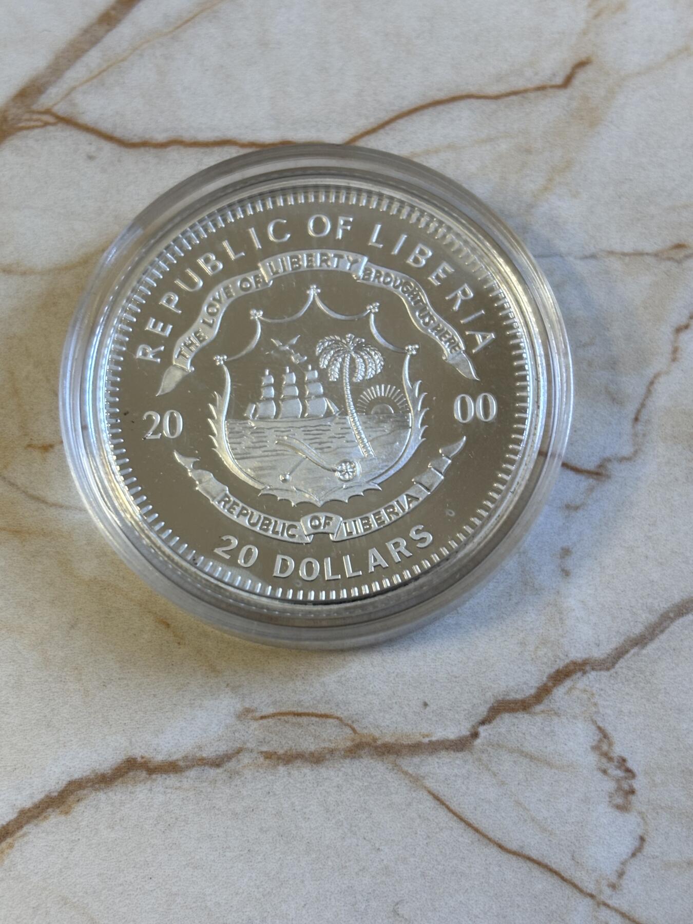 第194期拍卖  利比里亚2000年动物河马纪念银币,1盎司999银，发行2000枚，有氧化点