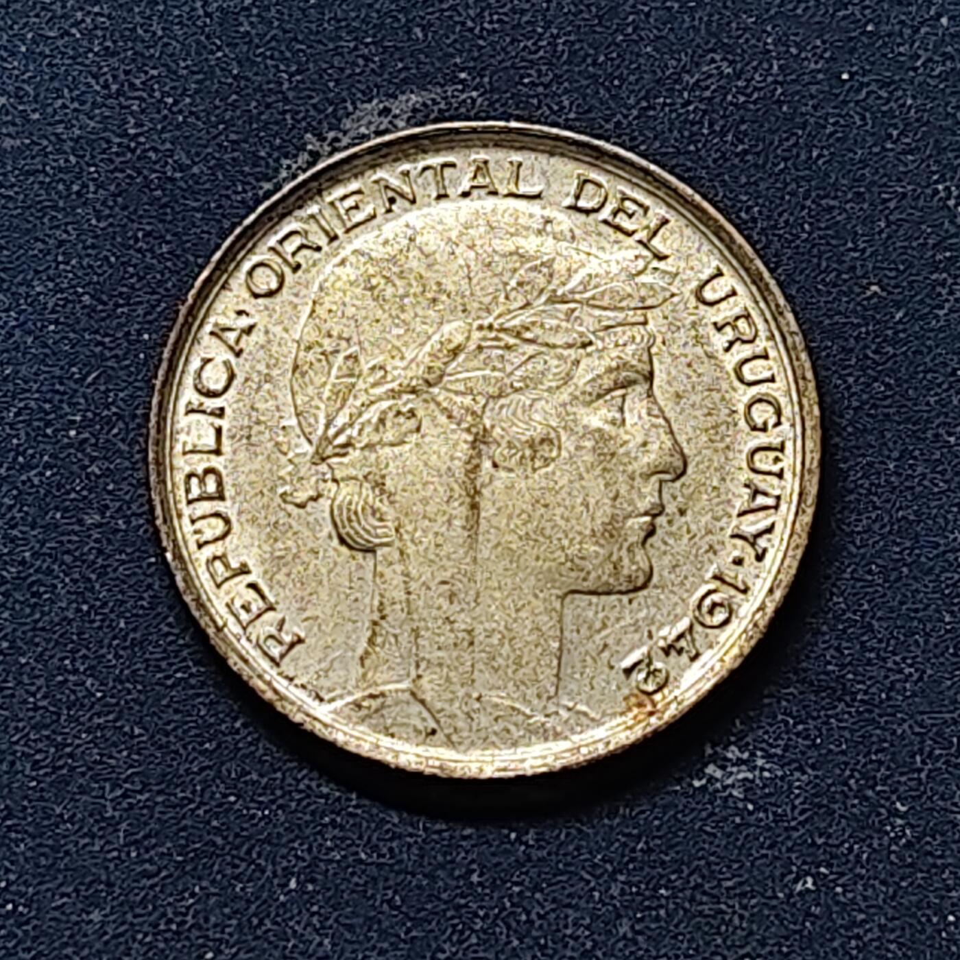 【全场包邮】纯粹捡漏拍514场 乌拉圭1942年20分银币【18.5毫米3克72%】