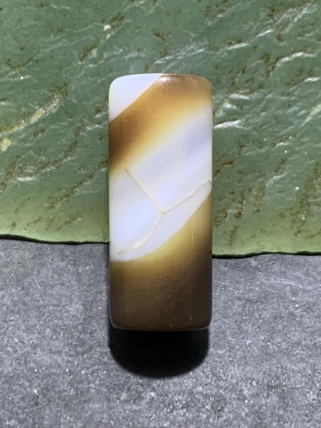 缠丝玛瑙通货直桶，桶珠一个，