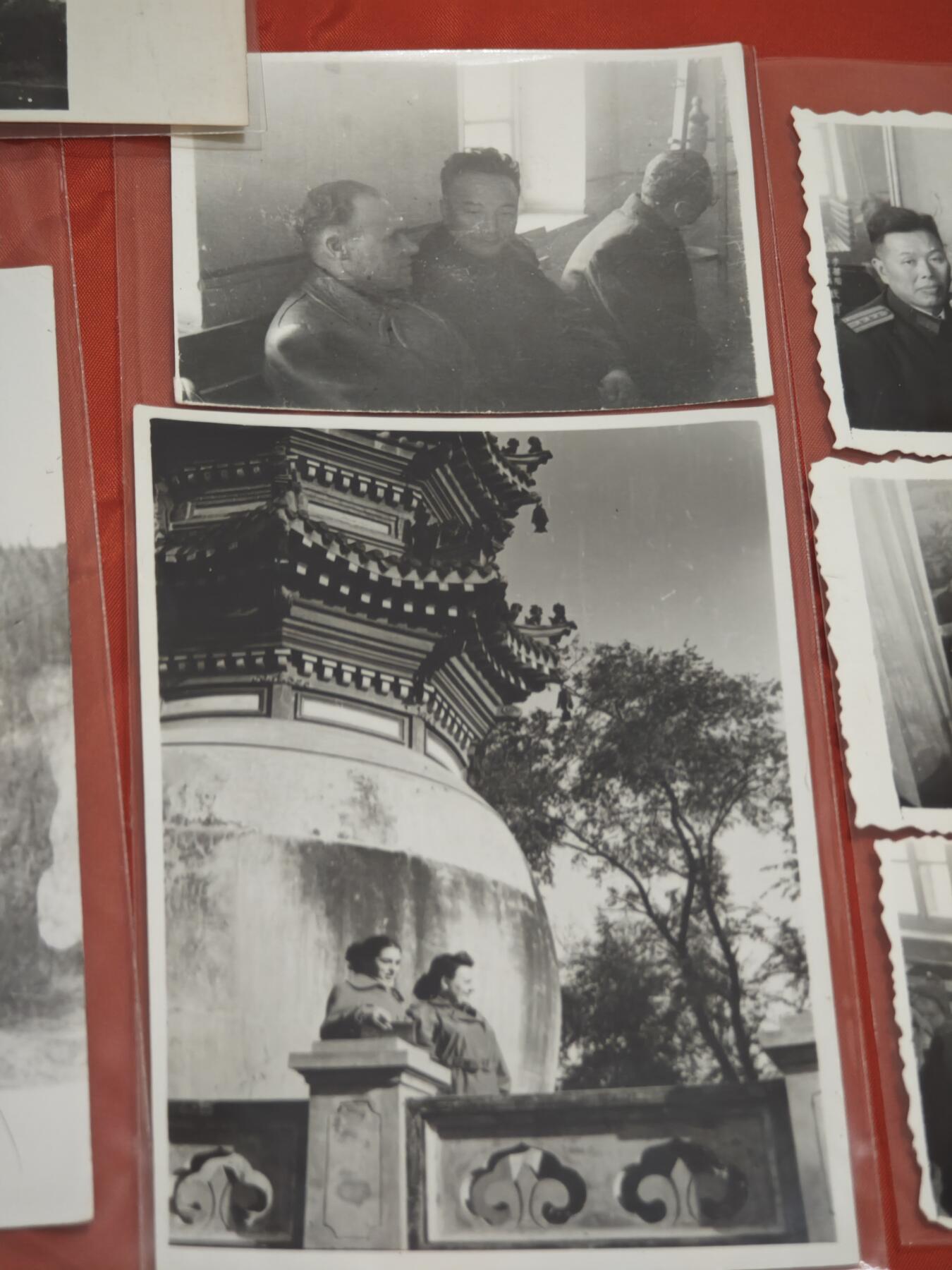 橙子收藏第六期  这是一组1957年中苏友好黄金时期的私人老照片与亲笔手札，林华和М. М-рин好友。是冷战初期中苏两国民间深度交往的鲜活实物见证，兼具史料价值与人文温度，为研究50年代中苏民间交流提供了珍贵的一手素材。