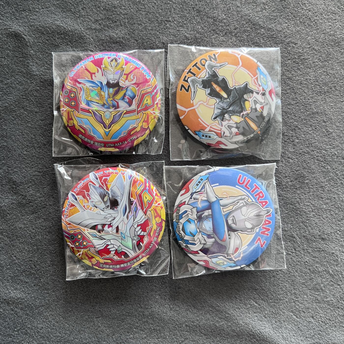 锦色铺子的潮玩第八期 🌸🌸🌸🌸 🌸🌸   卡游 奥特曼  徽章   4枚