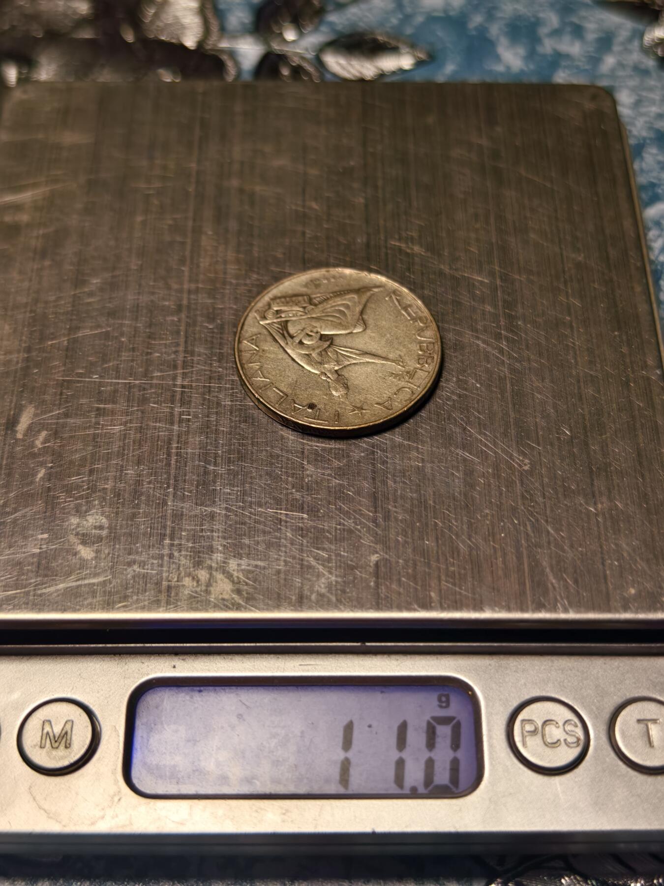 抚柳草堂-第十八期章牌钱币  奖章勋章限时免佣 满百包邮 放漏专场 1961意大利统一百年500里拉纪念银币  重11克 为纪念1861年意大利王国成立而铸 正面为意大利共和国拟人坐像背面是四马战车见证了意大利从分裂到统一的百年历程