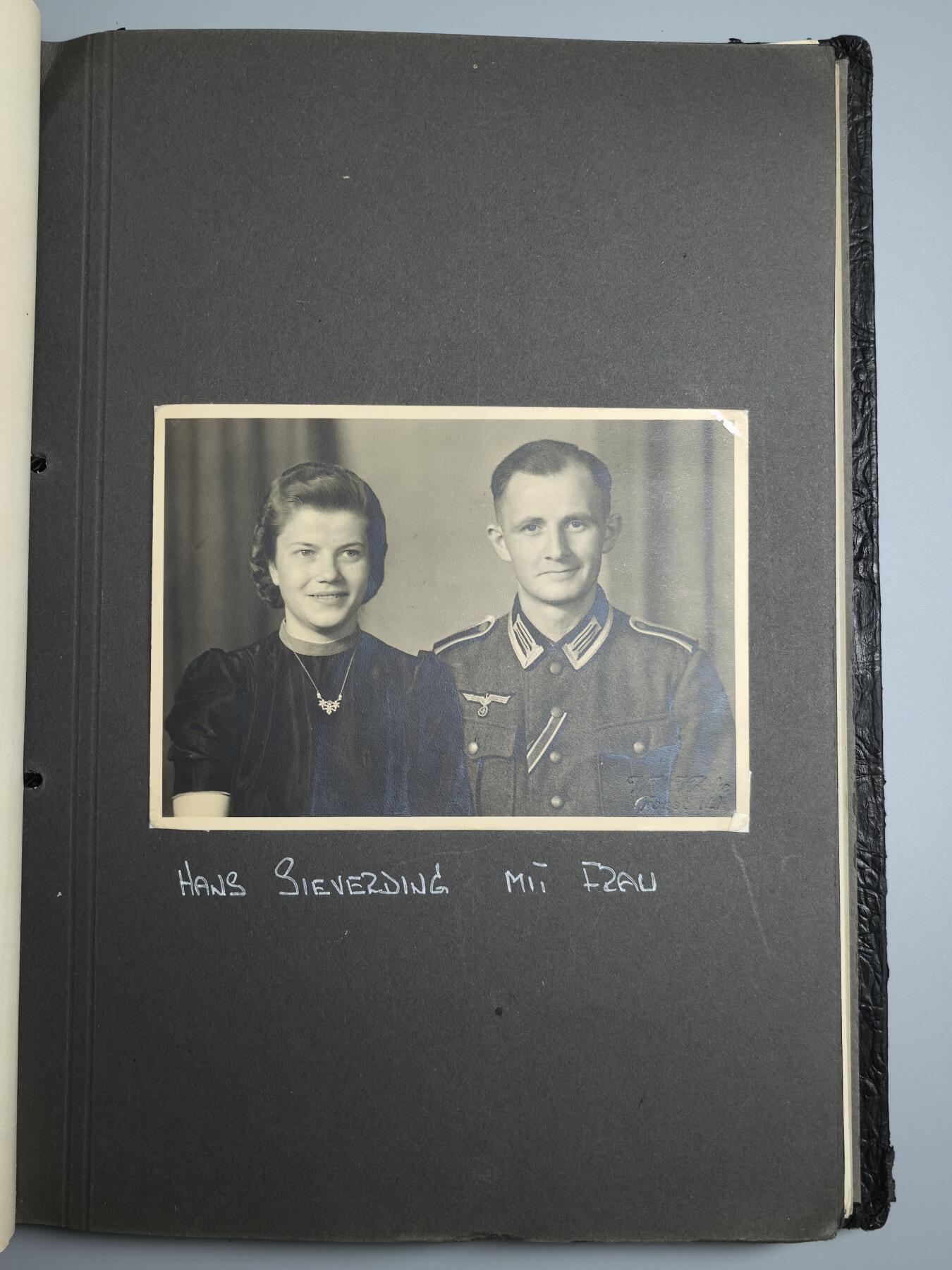 小驴勋章奖章收藏3月21日周六晚六点拍卖（珍爱和平，收藏战争，铭记历史，勿忘国耻，忠党爱国。有偿代拍，送拍规则在简介最后，参拍须阅读规则后再参拍，关系到运费包装发货时效真假辨别等关键信息，拍卖时不再发原图，看大图店主微信码在拍卖店铺介绍里）