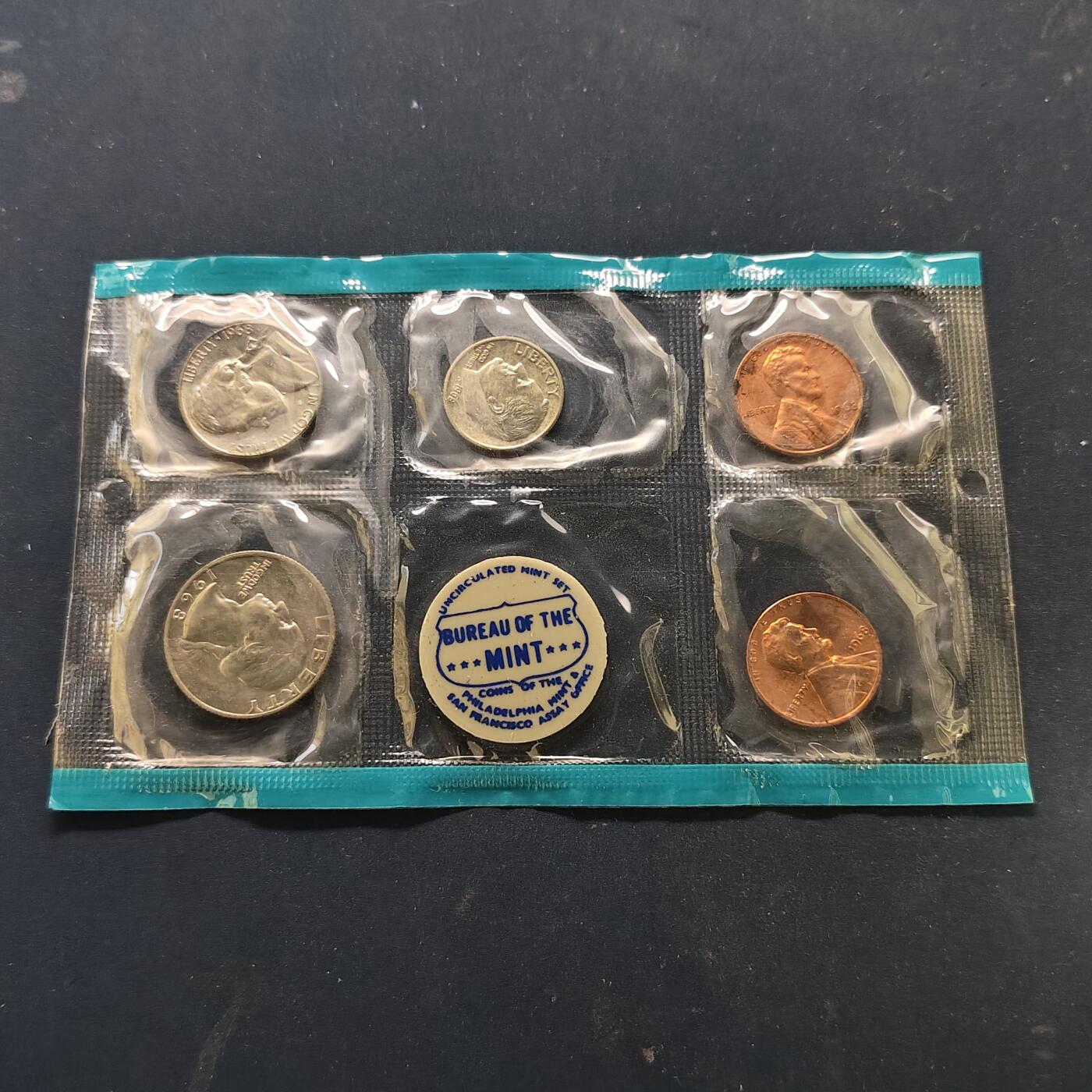 【全场包邮】纯粹捡漏拍515场 美国1968年官方套币-含肯尼迪半元银币【30.6毫米11.5克40%】