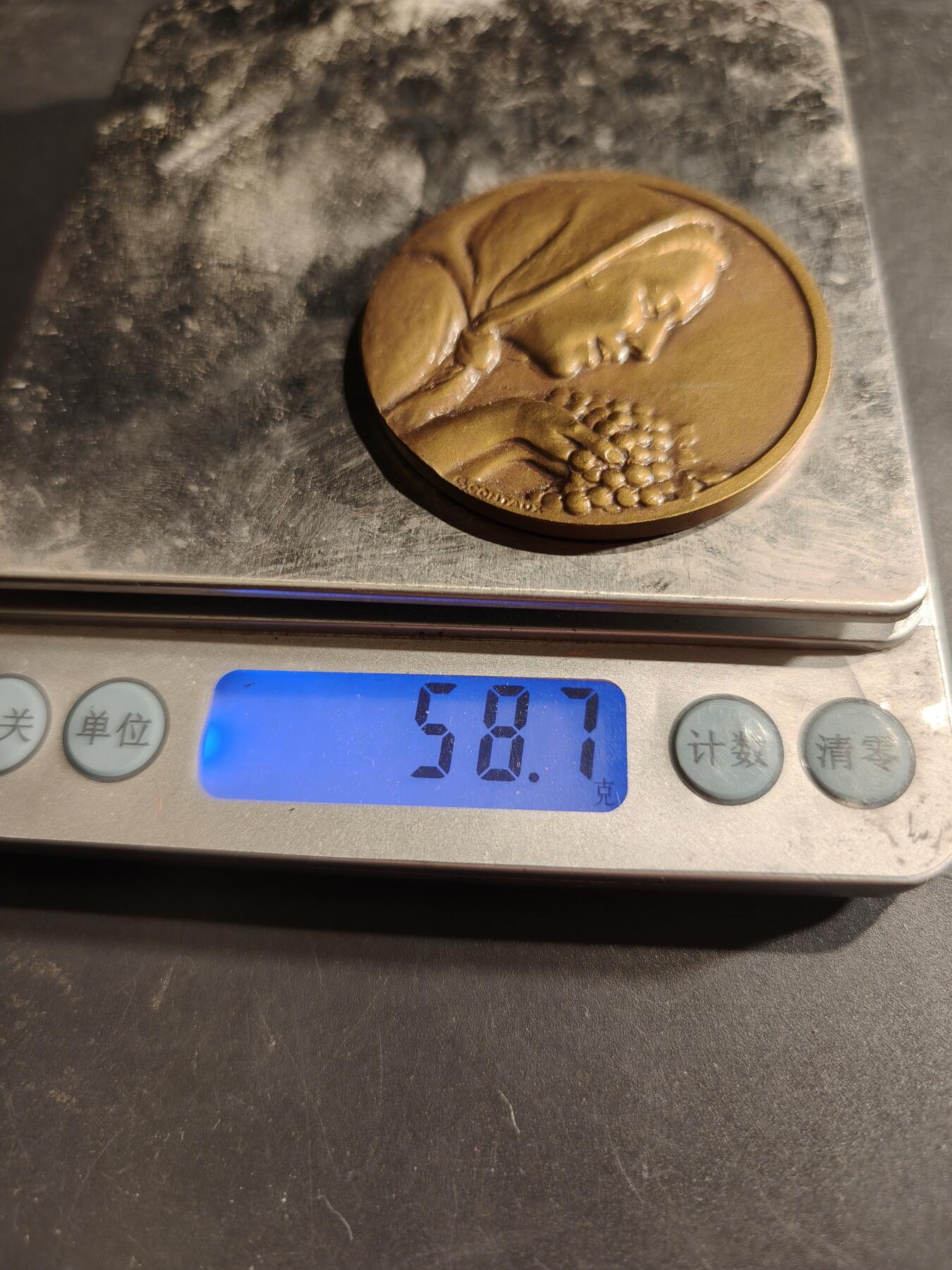 老王徽章第188期 法国1984年酒类批发贸易联合会大铜章     原盒     直径50mm     重量58.7g