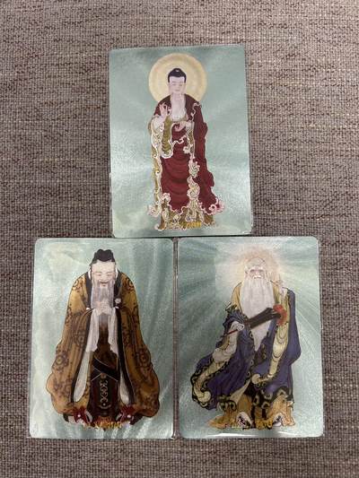 喜灰玩卡拍卖第五期，接拍品0佣金，欢迎送拍，释放现金流，让自己有资金可以购买更多喜欢的卡牌，让别的卡友能淘到更多心仪的卡牌 - 启读 李广老师绘 限编特卡一组 孔子111/300编 老子111/300编  释迦牟尼112/300编