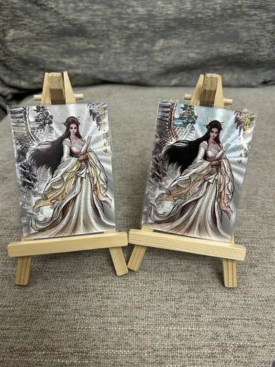 喜灰玩卡拍卖第五期，接拍品0佣金，欢迎送拍，释放现金流，让自己有资金可以购买更多喜欢的卡牌，让别的卡友能淘到更多心仪的卡牌 - 卡德曼 张建东老师绘 林娘子 原画、水墨、折光粗闪 一组两张