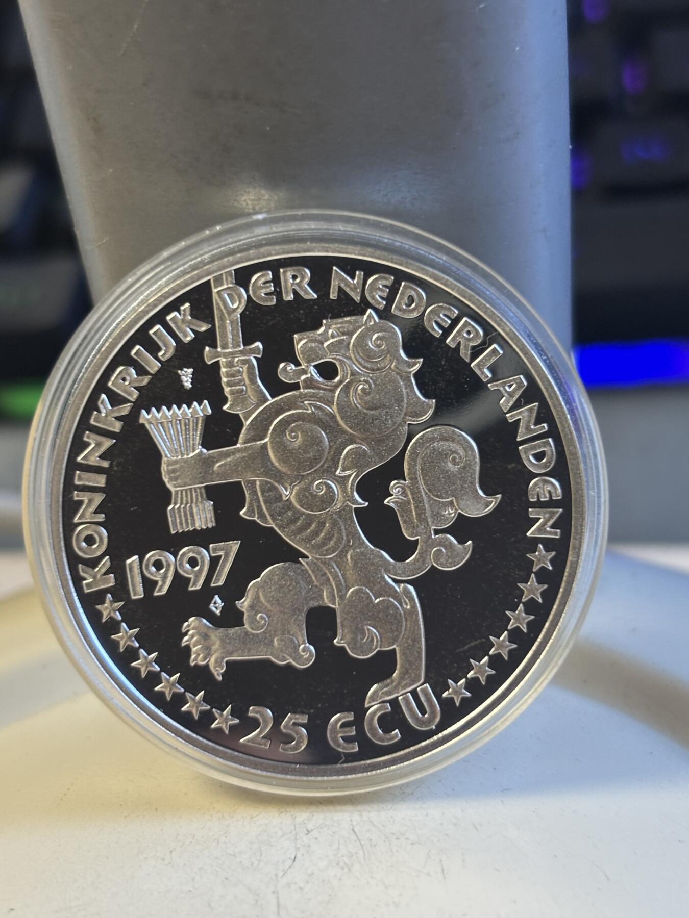 第194期拍卖 荷兰1997年名人系列彼特大帝访问荷兰纪念大银币，925银，25克，有氧化