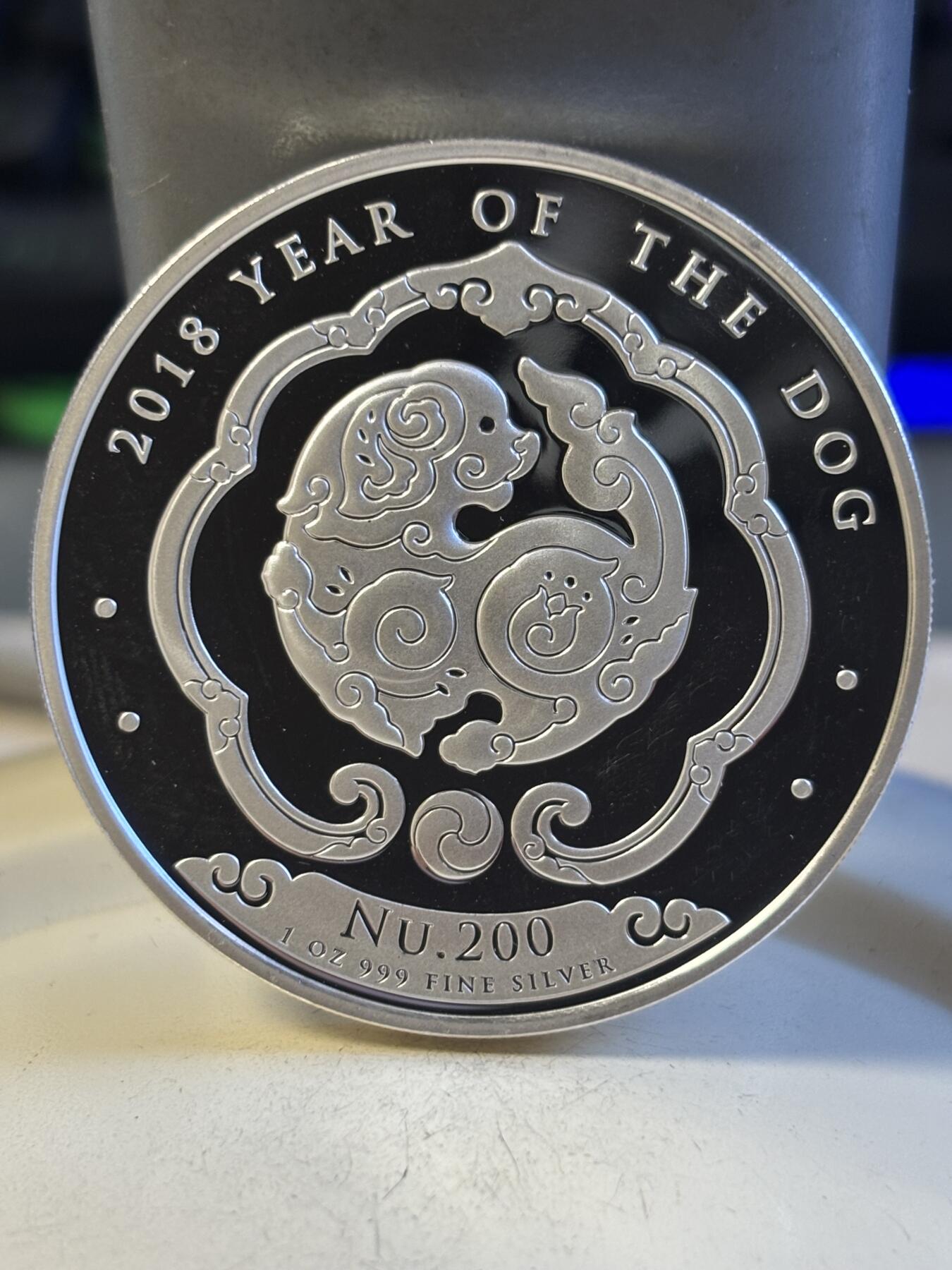 第194期拍卖 不丹2018年中国生肖系列狗年1盎司高浮雕彩色银币，999银