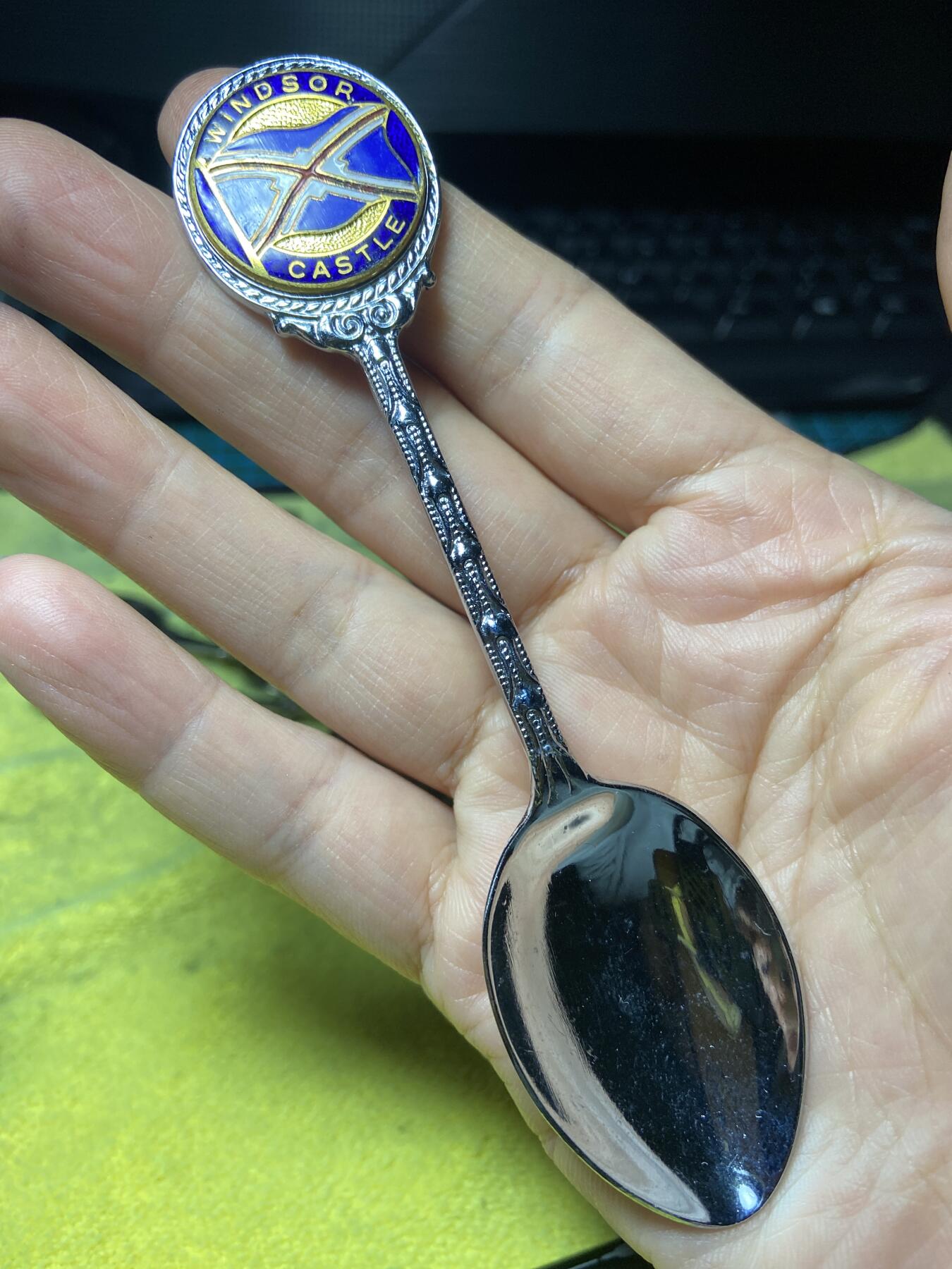 2026年第三十七场(总第二百零六场）德紧纸币特拍场(佣金3%，最低1元) 英国🇬🇧 温莎城堡（Windsor Castle）主题珐琅纪念勺