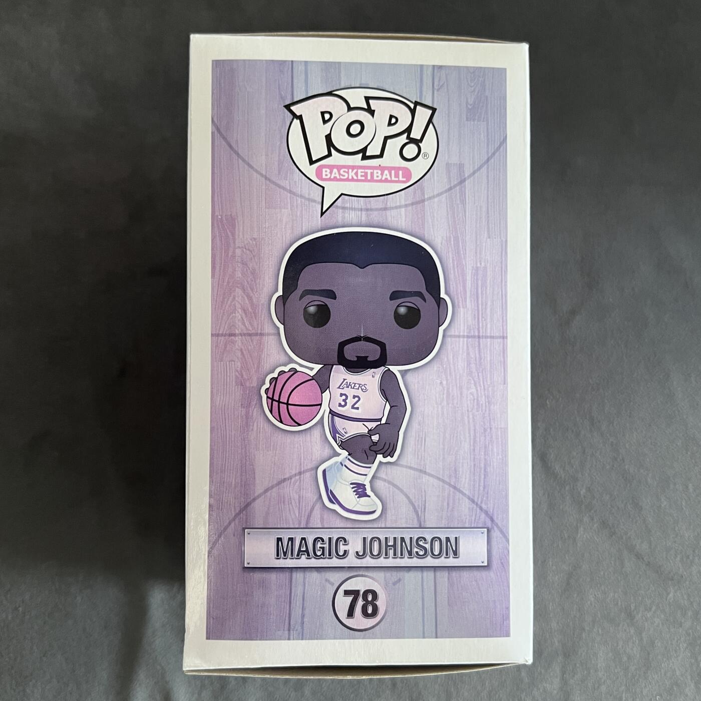 锦色铺子的潮玩第八期 🌸🌸🌸🌸 🌸🌸   NBA传奇系列POP公仔（魔术师约翰逊-湖人队主场队服）包装略旧 介意勿拍