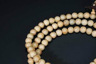 上海都达杂项专场90【全场包邮】  天然奶香木0.8圆珠多圈手串69-350