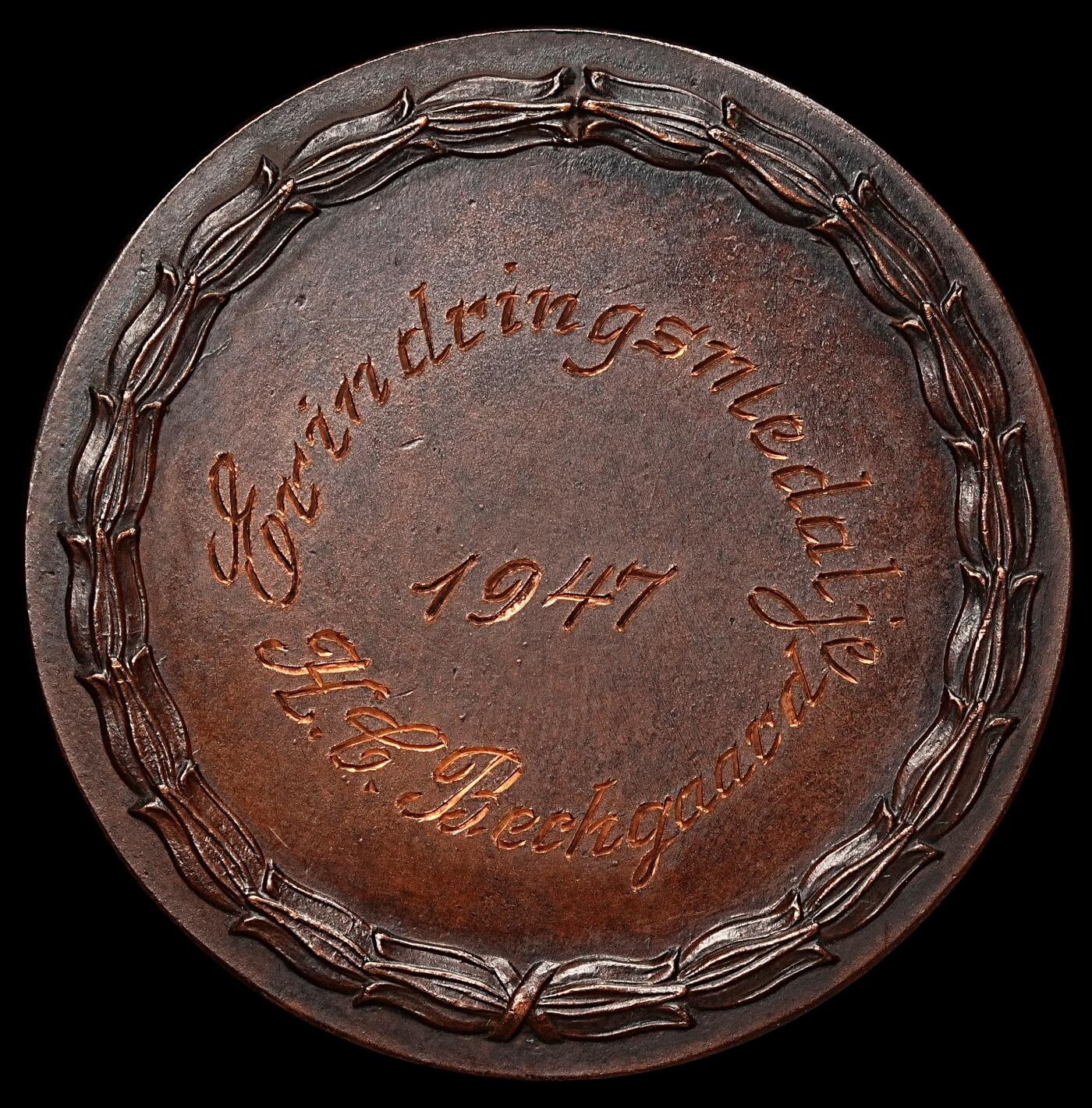 修遠堂世界钱币第108期  1947 年丹麦击剑协会（Dansk Fægteforbund）铜质荣誉奖章，38.50mm，21.88g