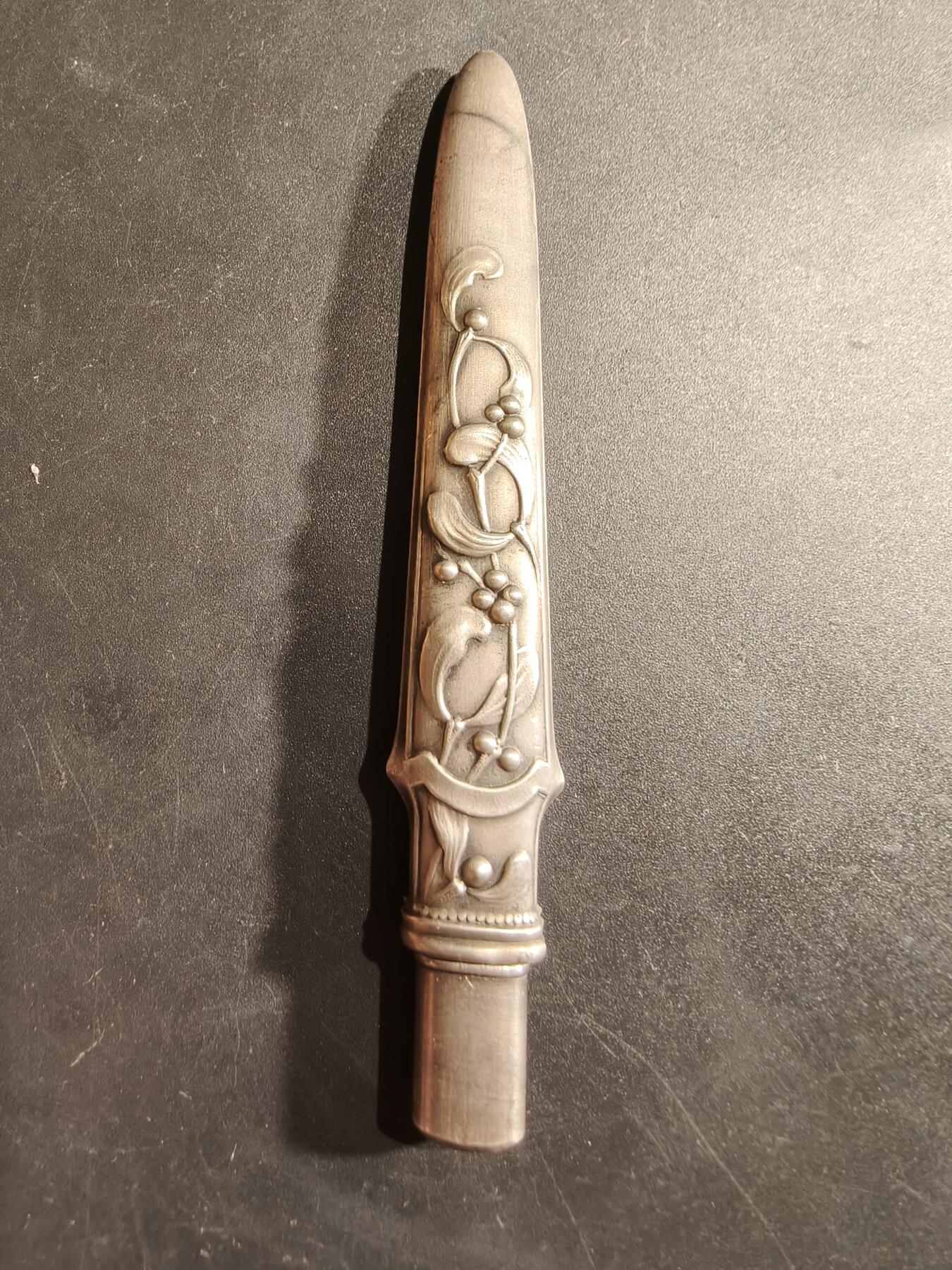 老王徽章第188期 法国文房四宝原盒    新艺术风格    野猪头银标    35.4g      拆信刀+蘸水笔杆+蜡笔封