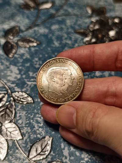 抚柳草堂-第二十六期章牌钱币  奖章勋章 满百包邮 放漏专场 1953丹麦格陵兰岛抗击结核病运动2克朗纪念银币 15g 800银原光极美品