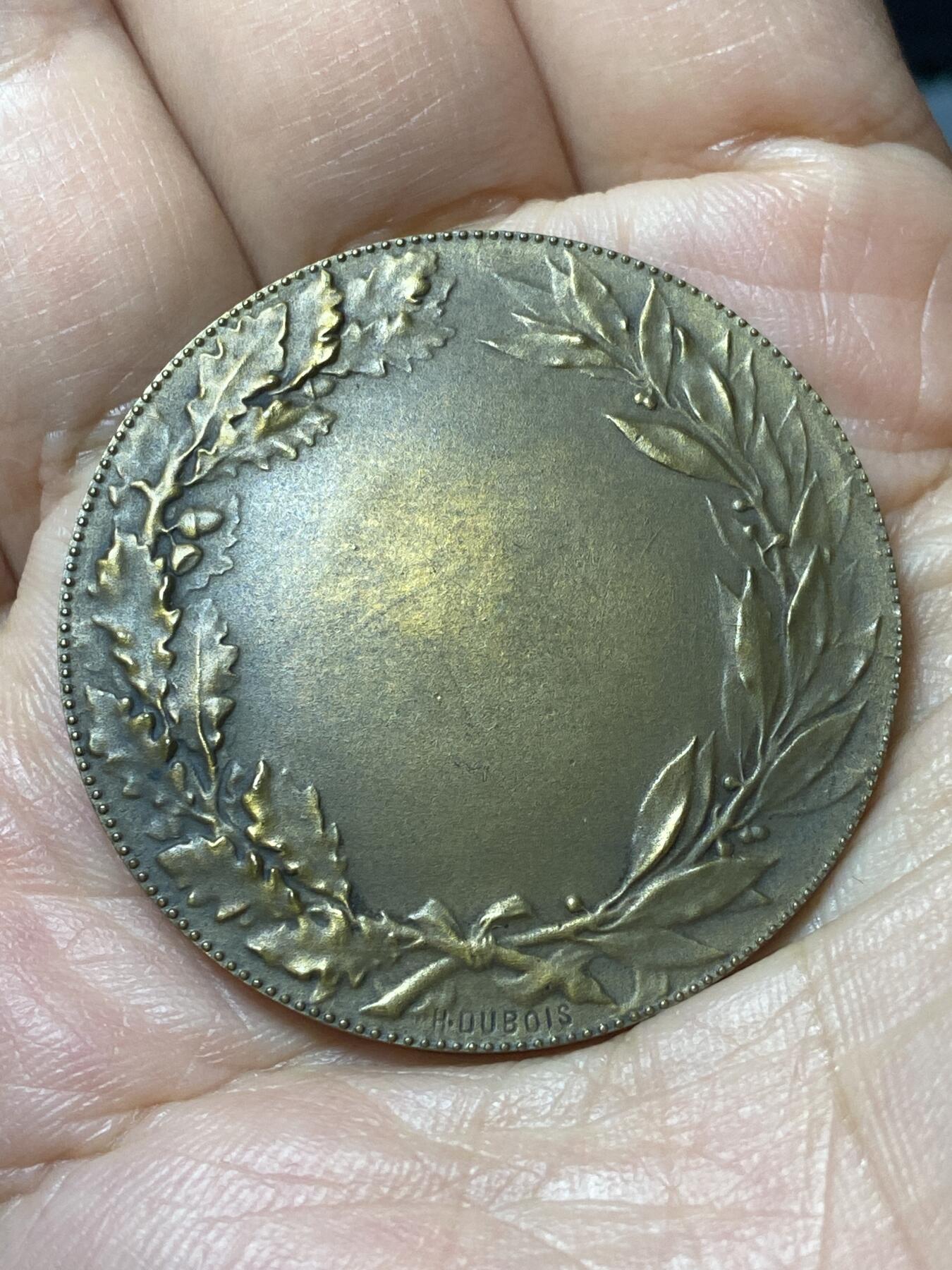 2026年第三十七场(总第二百零六场）德紧纸币特拍场(佣金3%，最低1元) 鸽子重拍–法国综合理工协会铜章（Henri Dubois作品）。背面未刻字，丰饶角铜标，直径40.7mm、重32.05克、厚3.8mm。