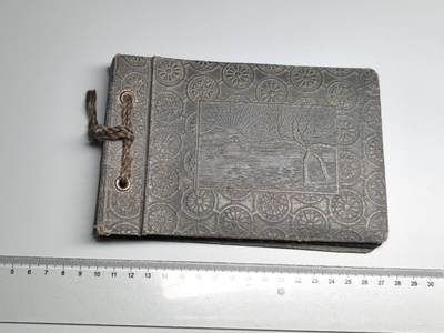 小驴勋章奖章收藏3月21日周六晚六点拍卖（珍爱和平，收藏战争，铭记历史，勿忘国耻，忠党爱国。有偿代拍，送拍规则在简介最后，参拍须阅读规则后再参拍，关系到运费包装发货时效真假辨别等关键信息，拍卖时不再发原图，看大图店主微信码在拍卖店铺介绍里） - 我国53年发行相册，照片被拿出，空的