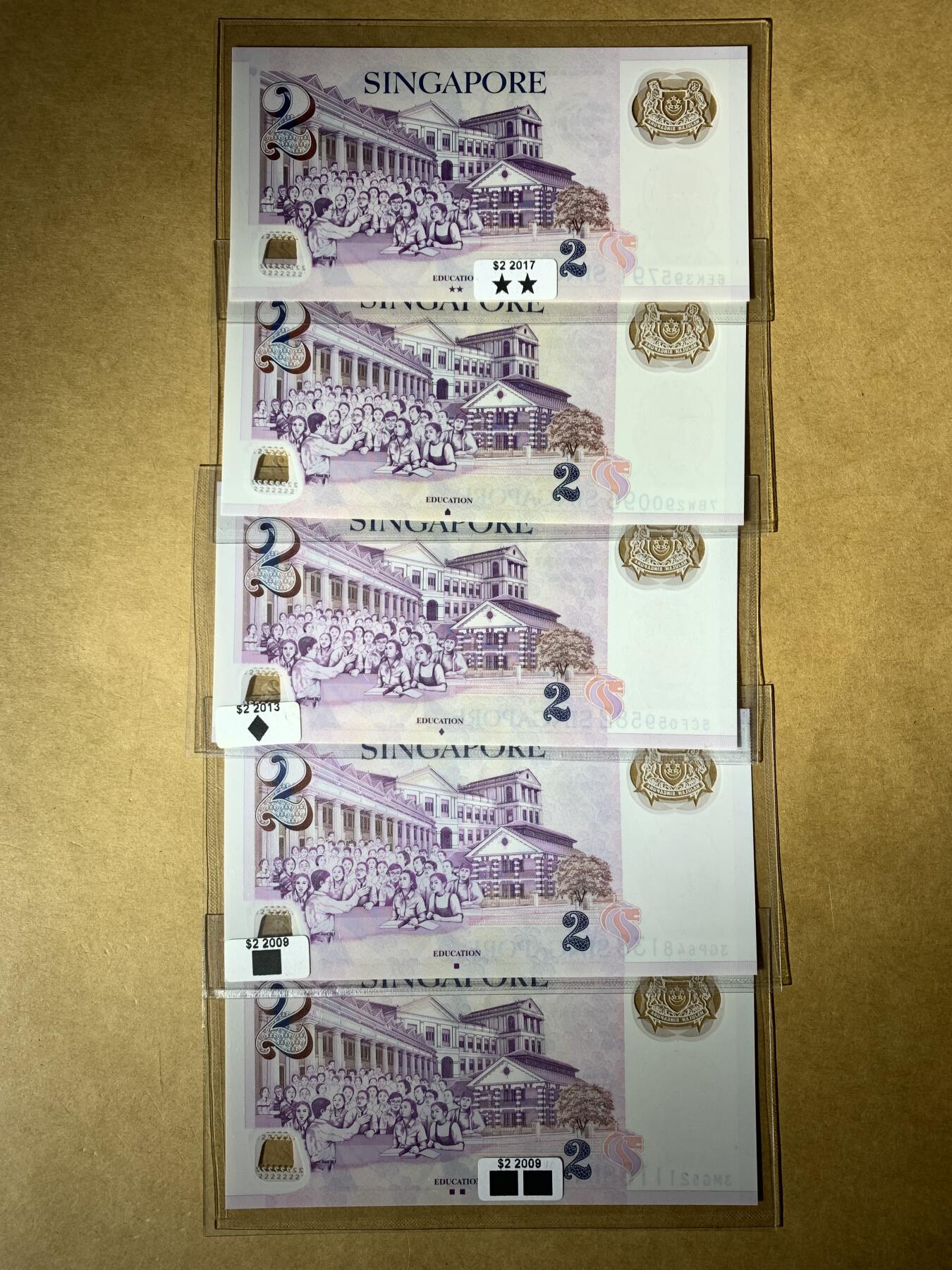 【礼羽收藏】🌏世界钱币拍卖第132期 全新UNC 新加坡2元5张 2种签名 含无47号码