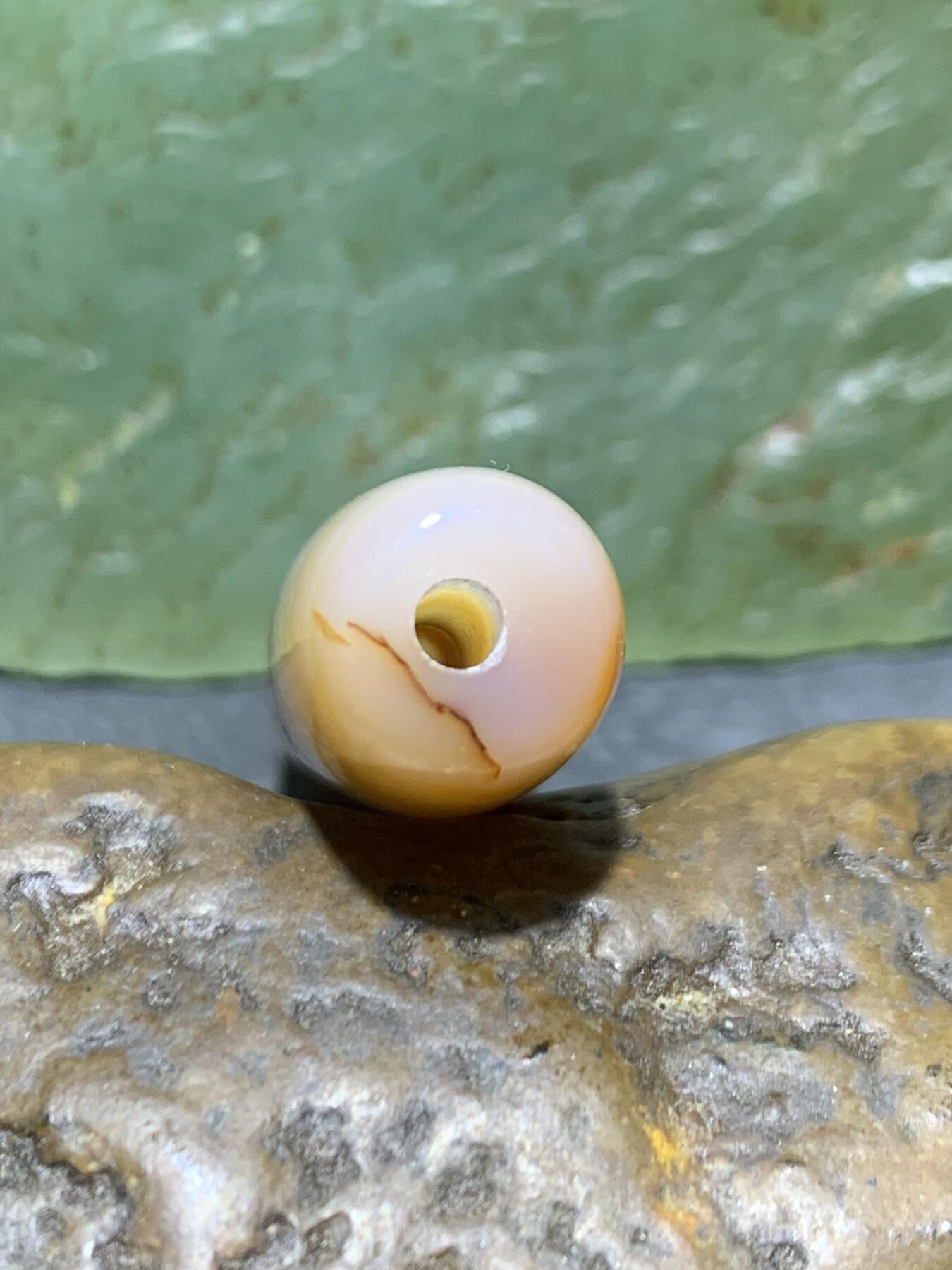 高玉化千层纹巴西玛瑙随形通货桶珠一个，