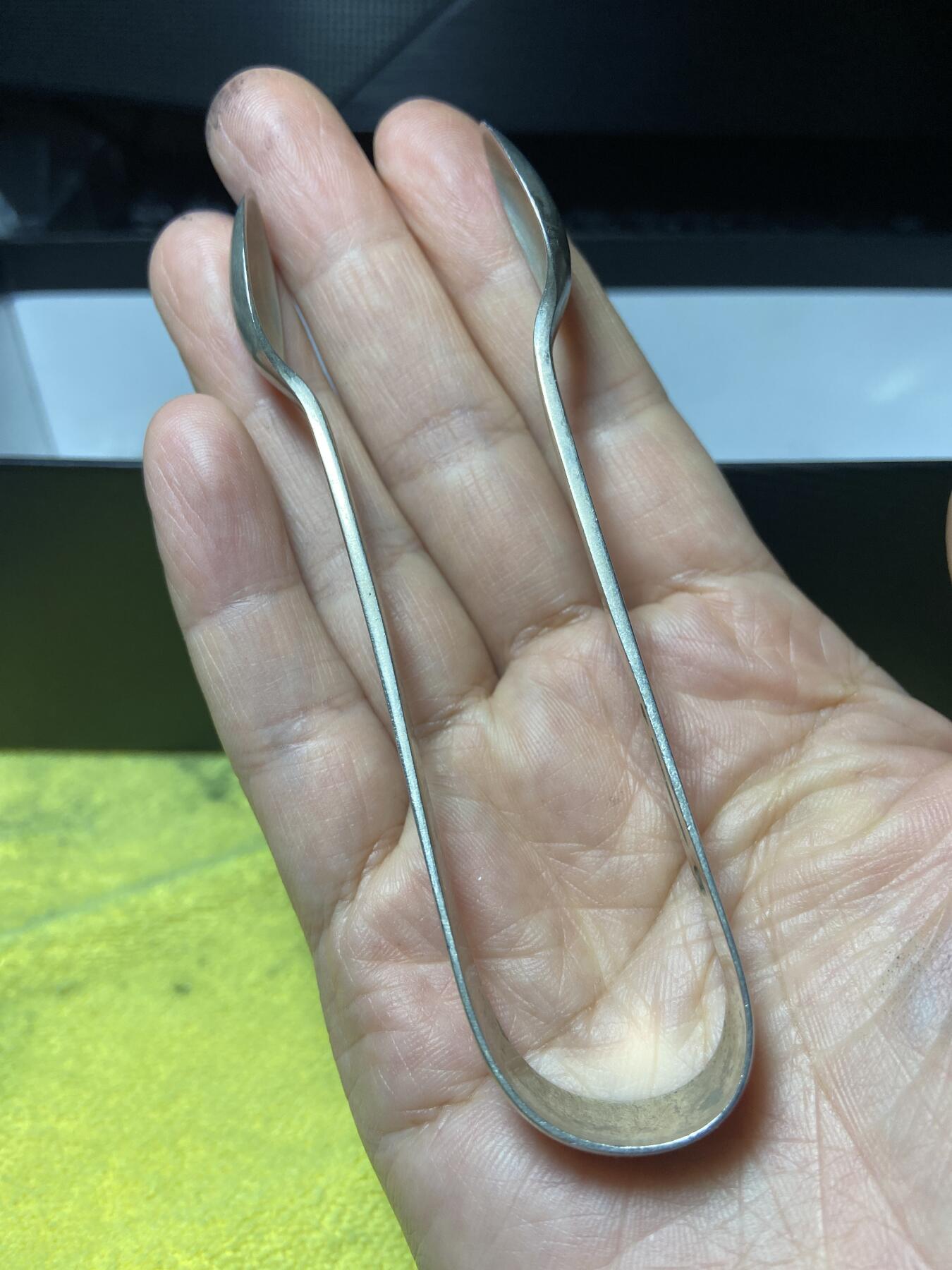 2026年第三十七场(总第二百零六场）德紧纸币特拍场(佣金3%，最低1元) 阿根廷🇦🇷Argenline马黛茶方糖夹子–重20克，带D&A厂标和向日葵图案，白铜材质