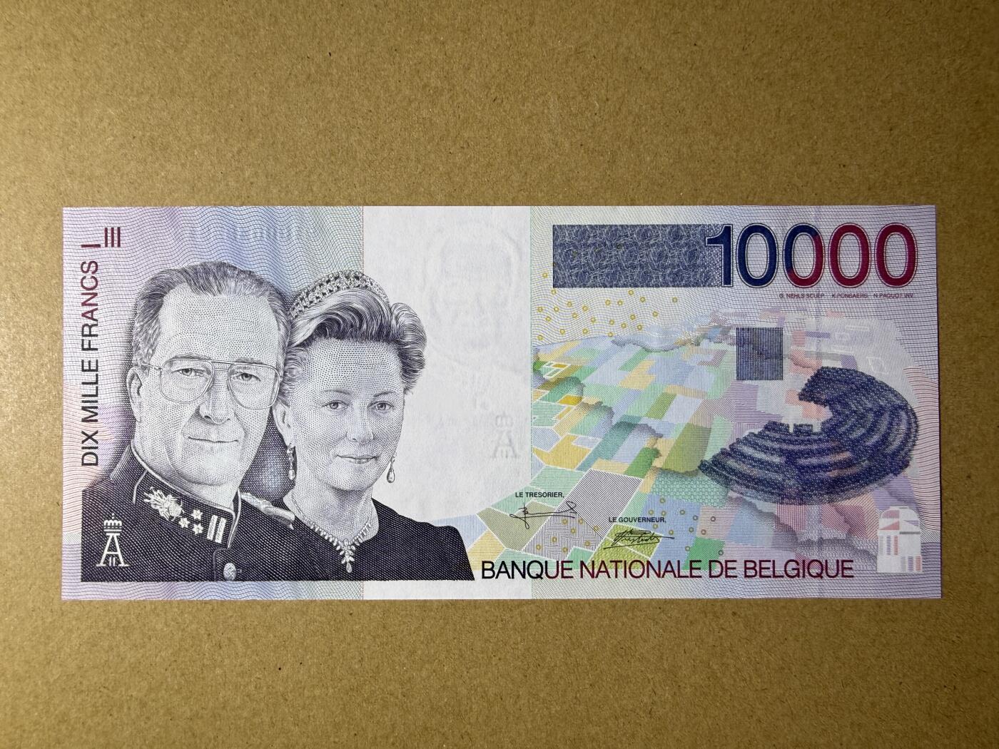《艾美收藏》第237期-3.22周日外币强钞白金场 比利时10000法郎 UNC 1997年 国王阿尔贝二世和王后帕奥拉 长号码无47 与第拍67分的是连号